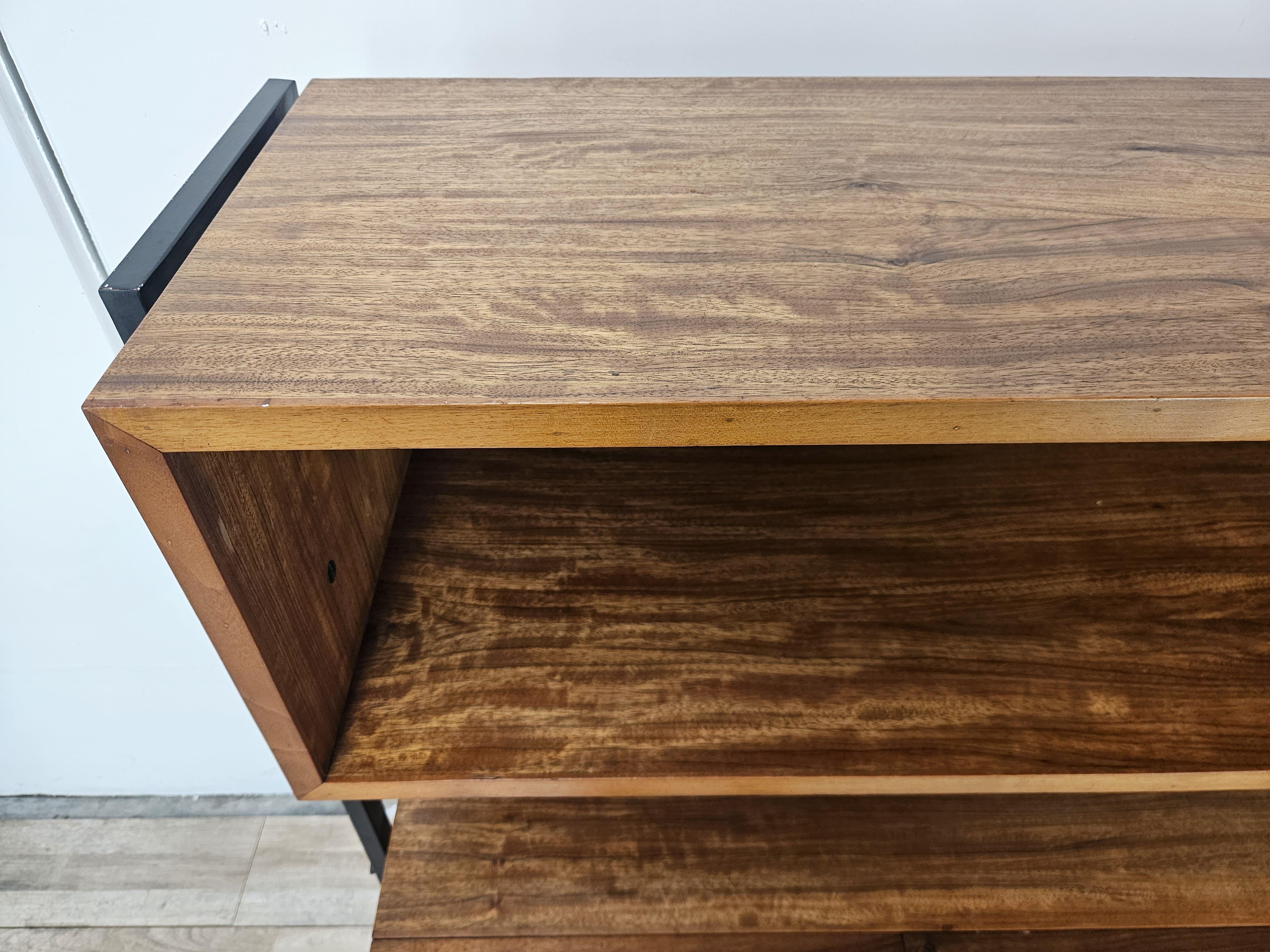 1960s sideboard for hall or living room, with elegant and minimal design.

The cabinet is presented with a large open space compartment at the top, and then has three sturdy central drawers and two side doors with internal shelf.

Wrought iron frame