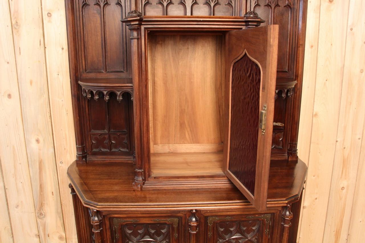 Credenza in Walnut 19th Flamboyant Neo-Gothic For Sale 4
