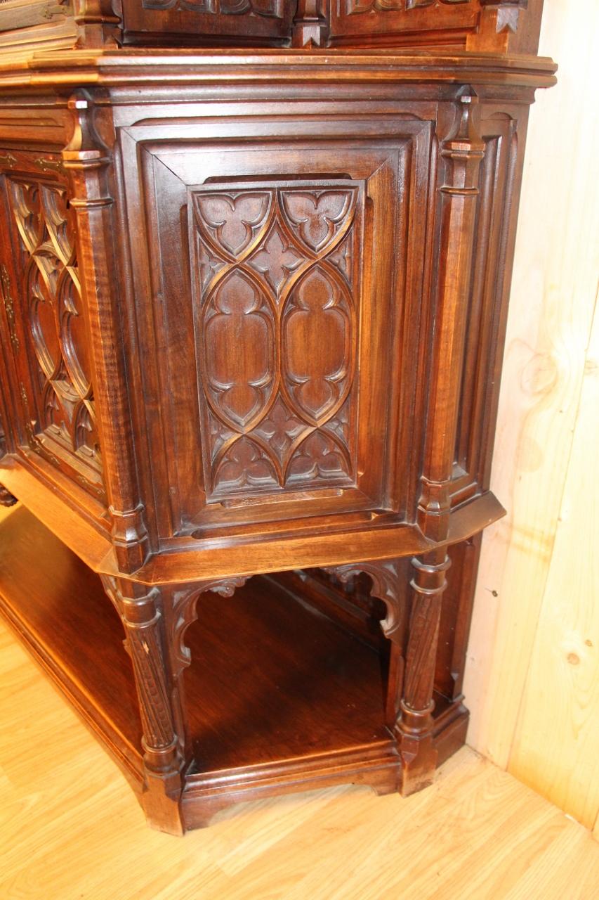 Credenza in Walnut 19th Flamboyant Neo-Gothic For Sale 1