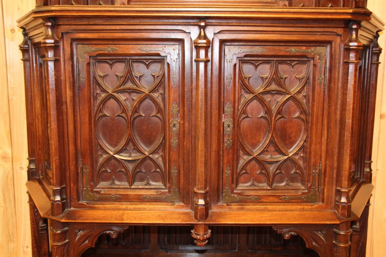 Credenza in Walnut 19th Flamboyant Neo-Gothic For Sale 2