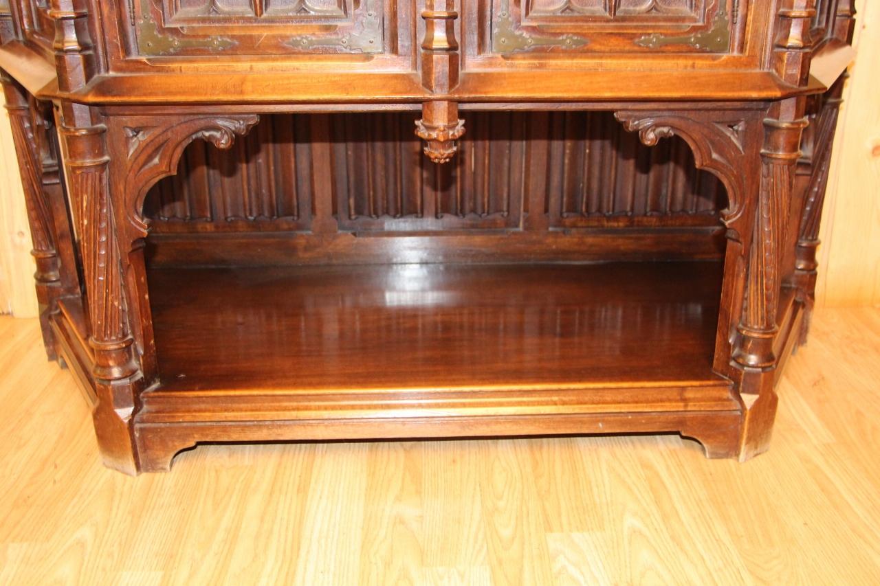Credenza in Walnut 19th Flamboyant Neo-Gothic For Sale 3