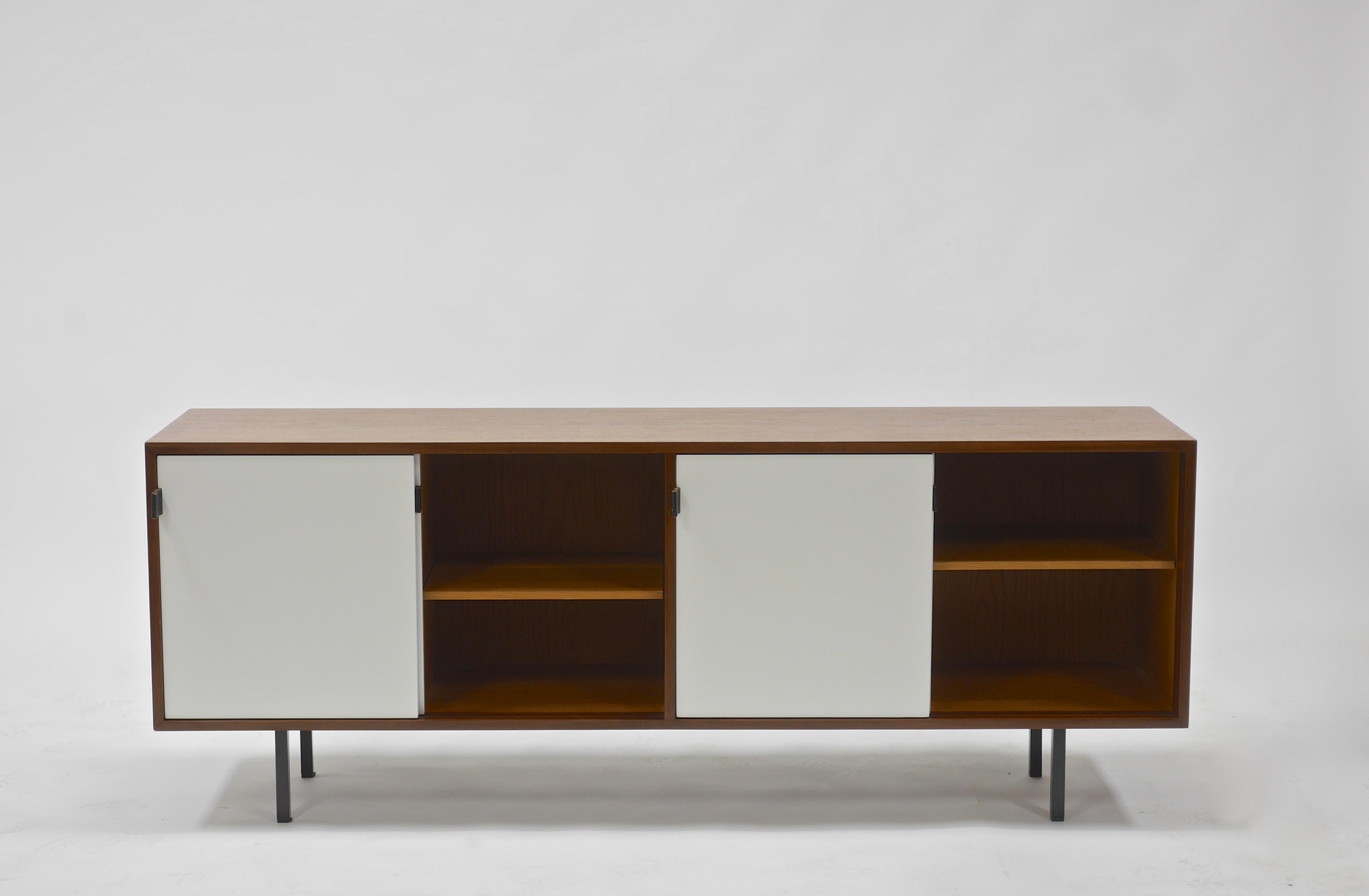 20th Century Credenza in Walnut and White Lacquer by Florence Knoll