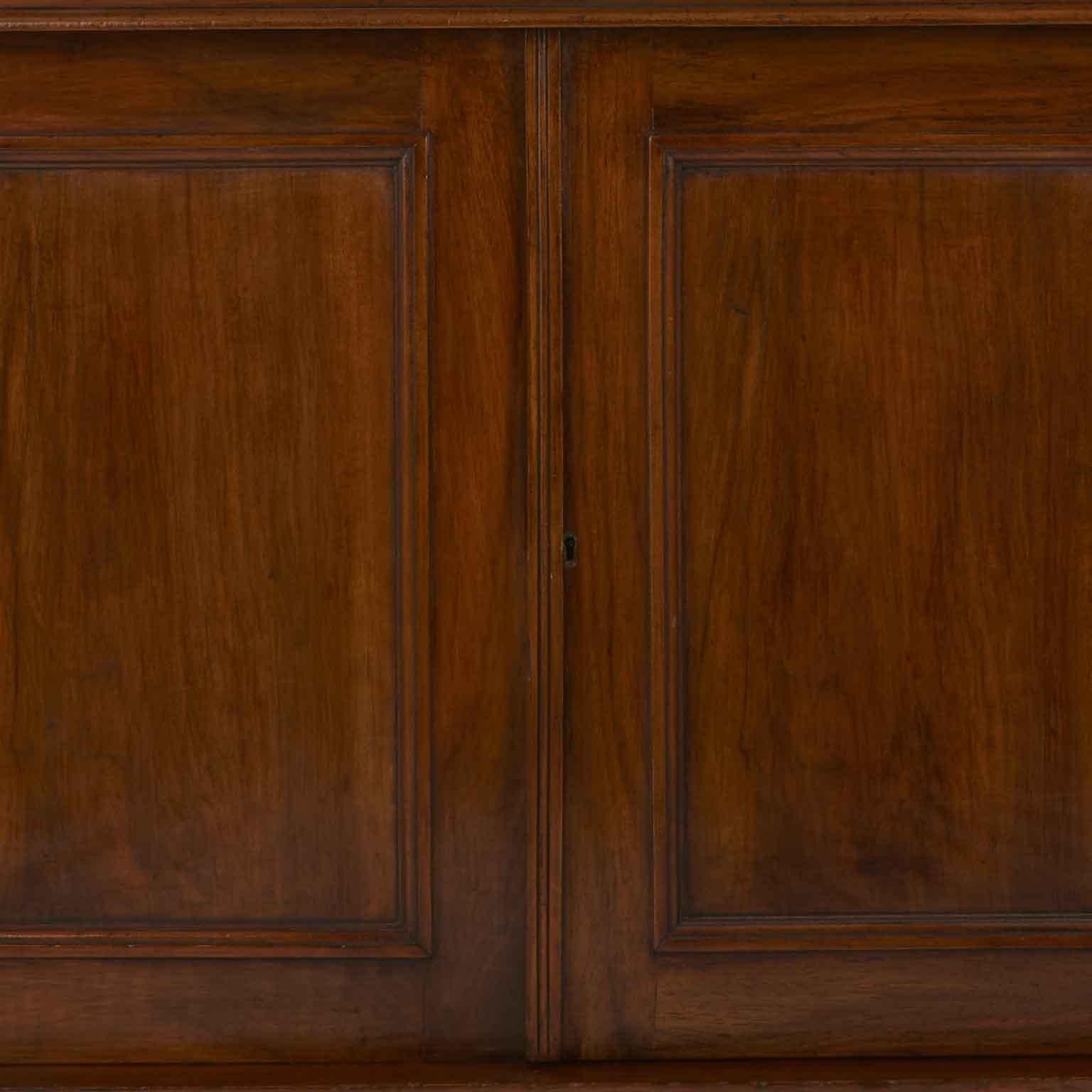 Ottone Credenza Inglese a Due Ante con Specchio Piccole mensole e Cassetto inizio 1900 in vendita