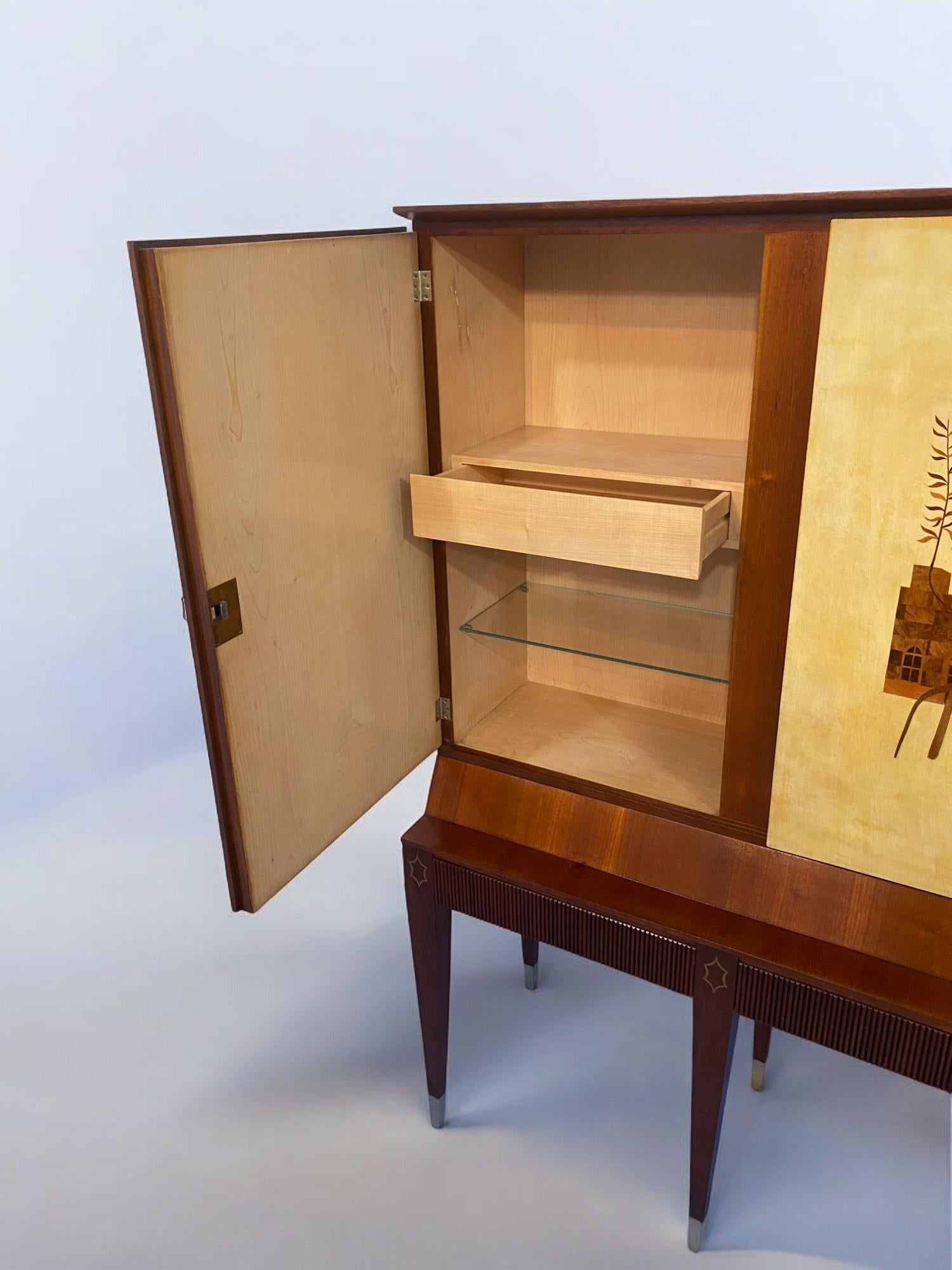 Credenza Italiana in pergamena intarsiata disegnata da Paolo Buffa nel 1950 In Good Condition For Sale In Traversetolo, IT
