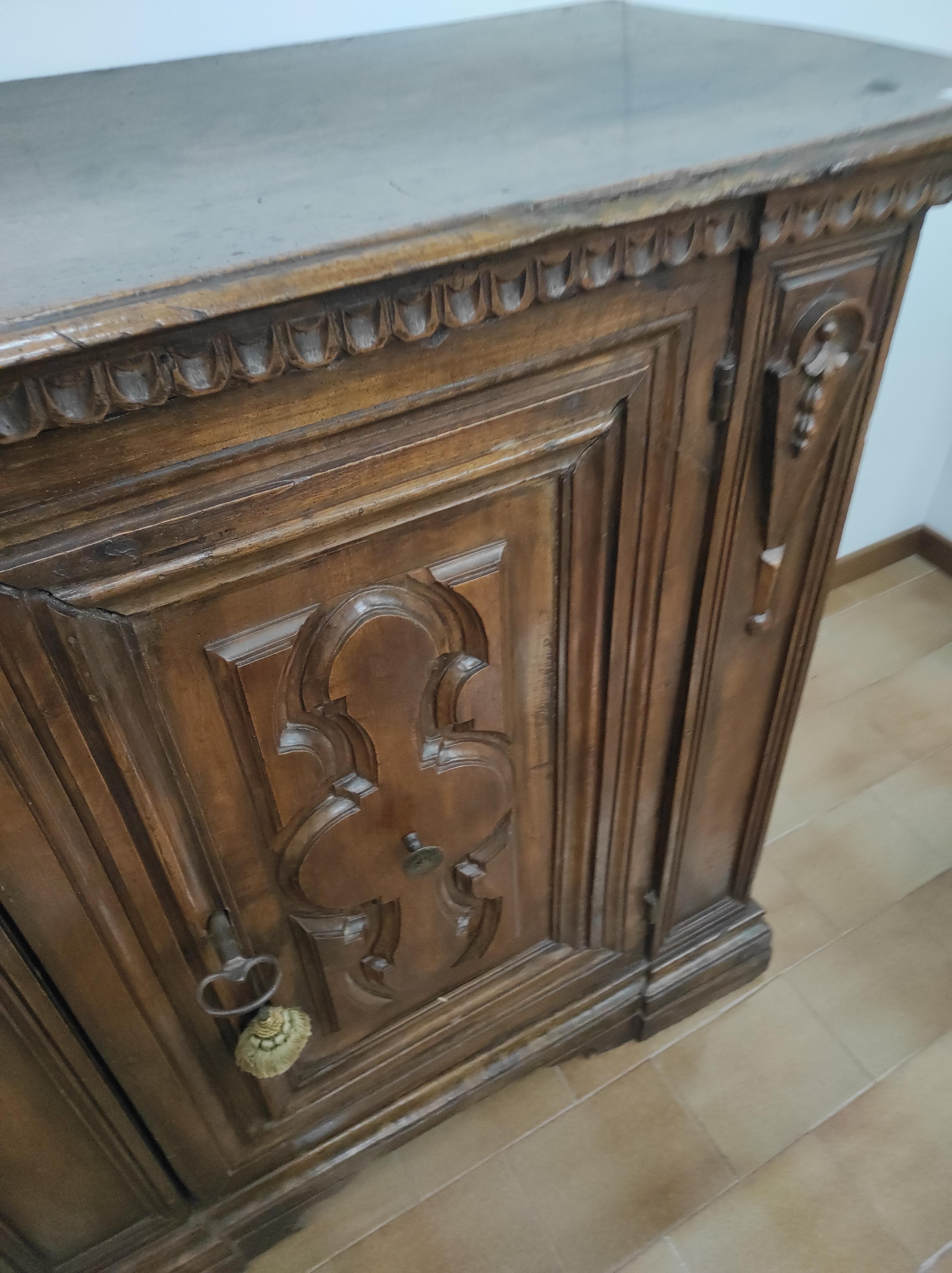 Late 18th Century Italian carved sideboard For Sale