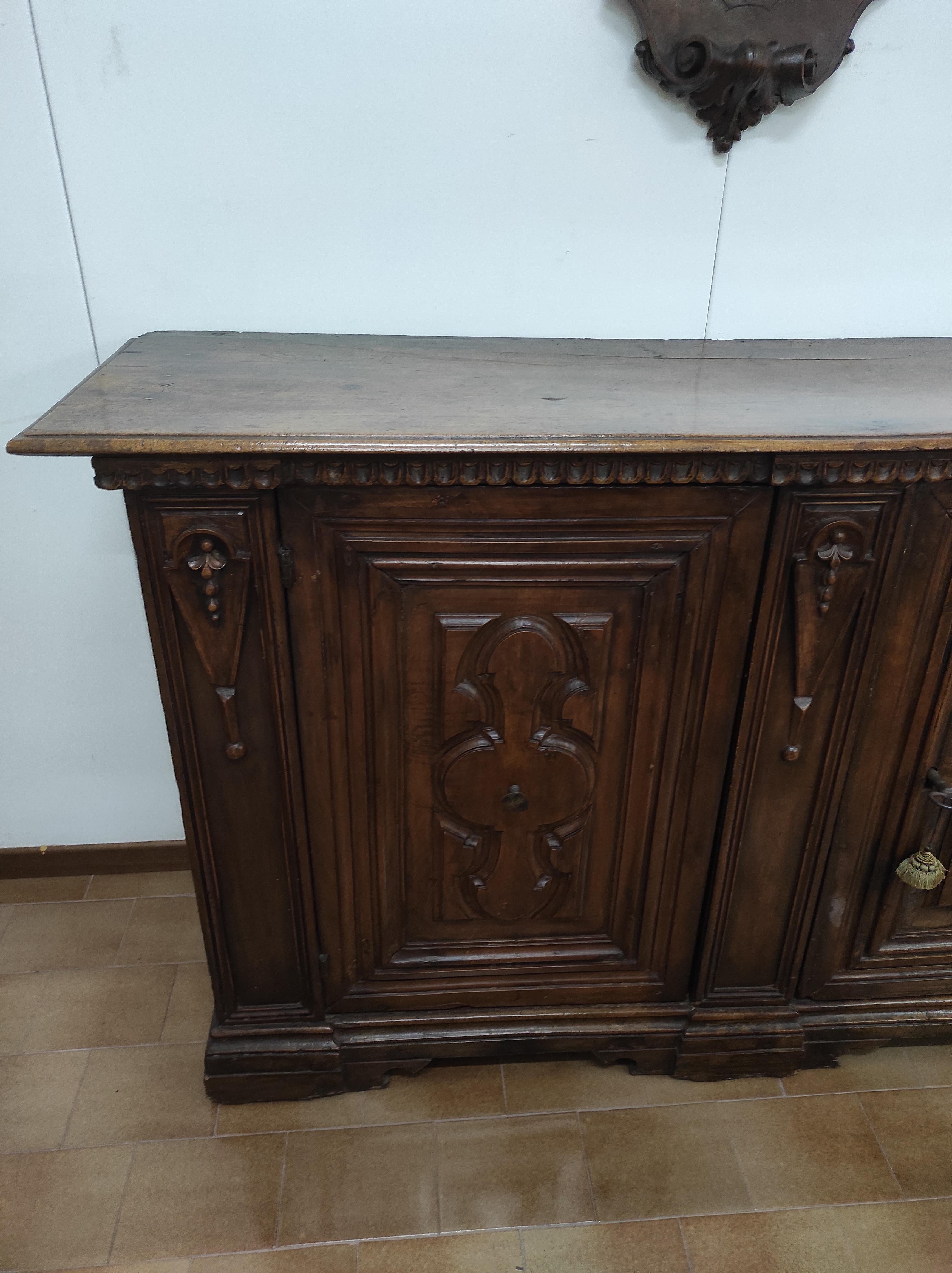 Italian carved sideboard For Sale 1