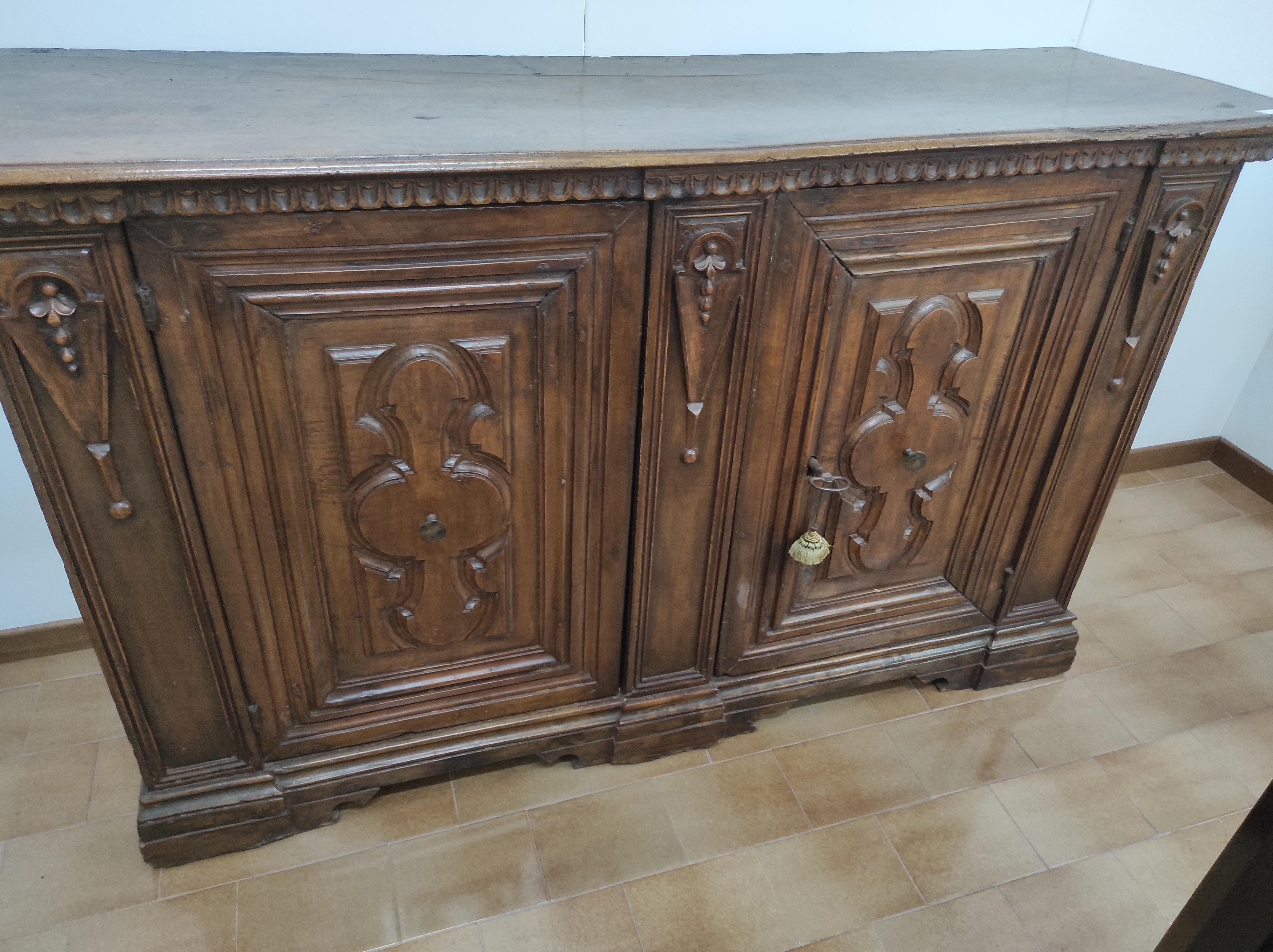 Italian carved sideboard For Sale 2