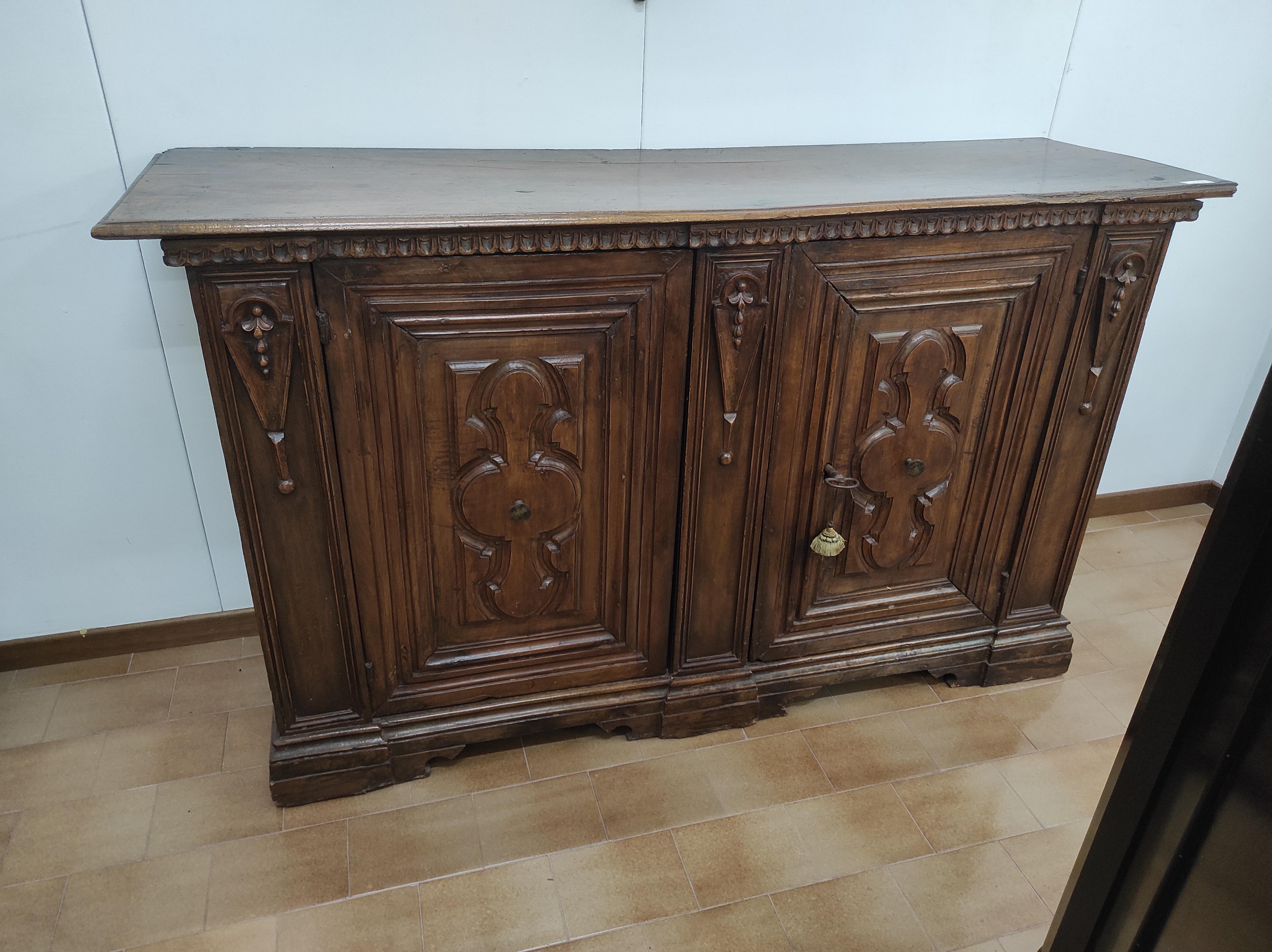 Italian carved sideboard For Sale 3