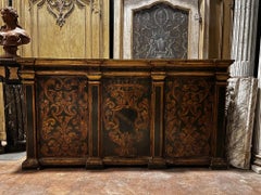 Credenza laccata e dipinta con decori fogliacei e a volute, italia