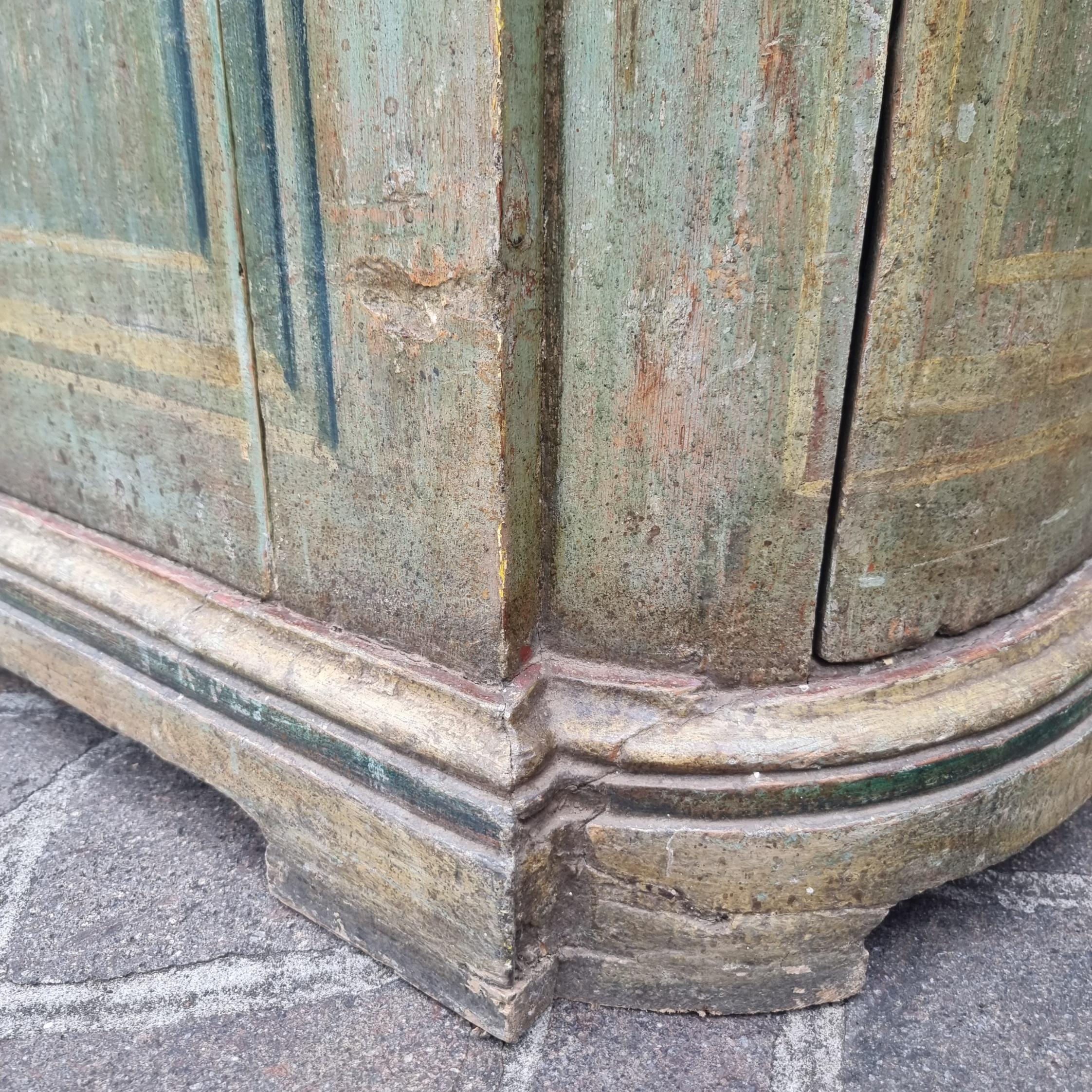 Venetian lacquered sideboard from the 1700s - Timeless elegance For Sale 5