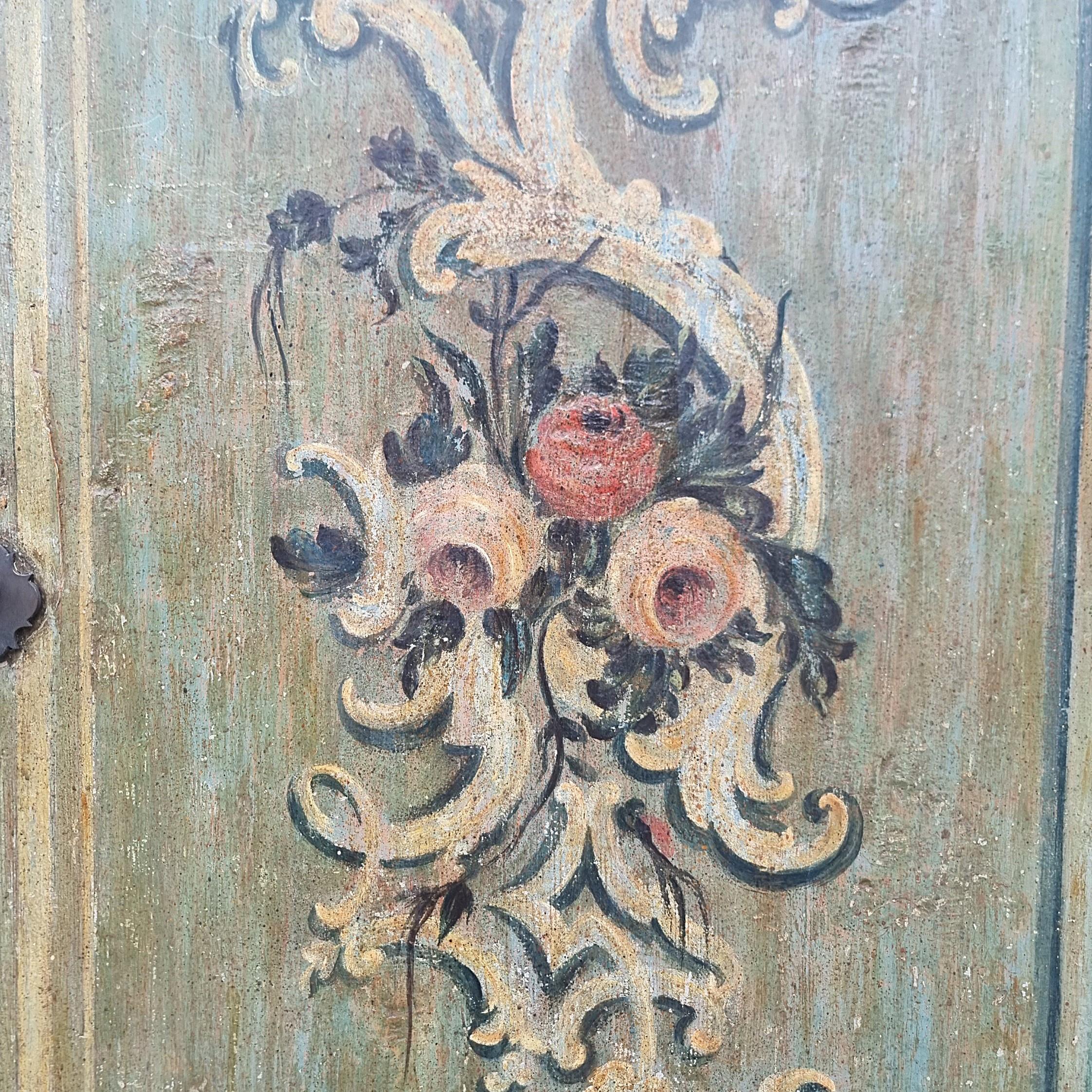 Venetian lacquered sideboard from the 1700s - Timeless elegance For Sale 7