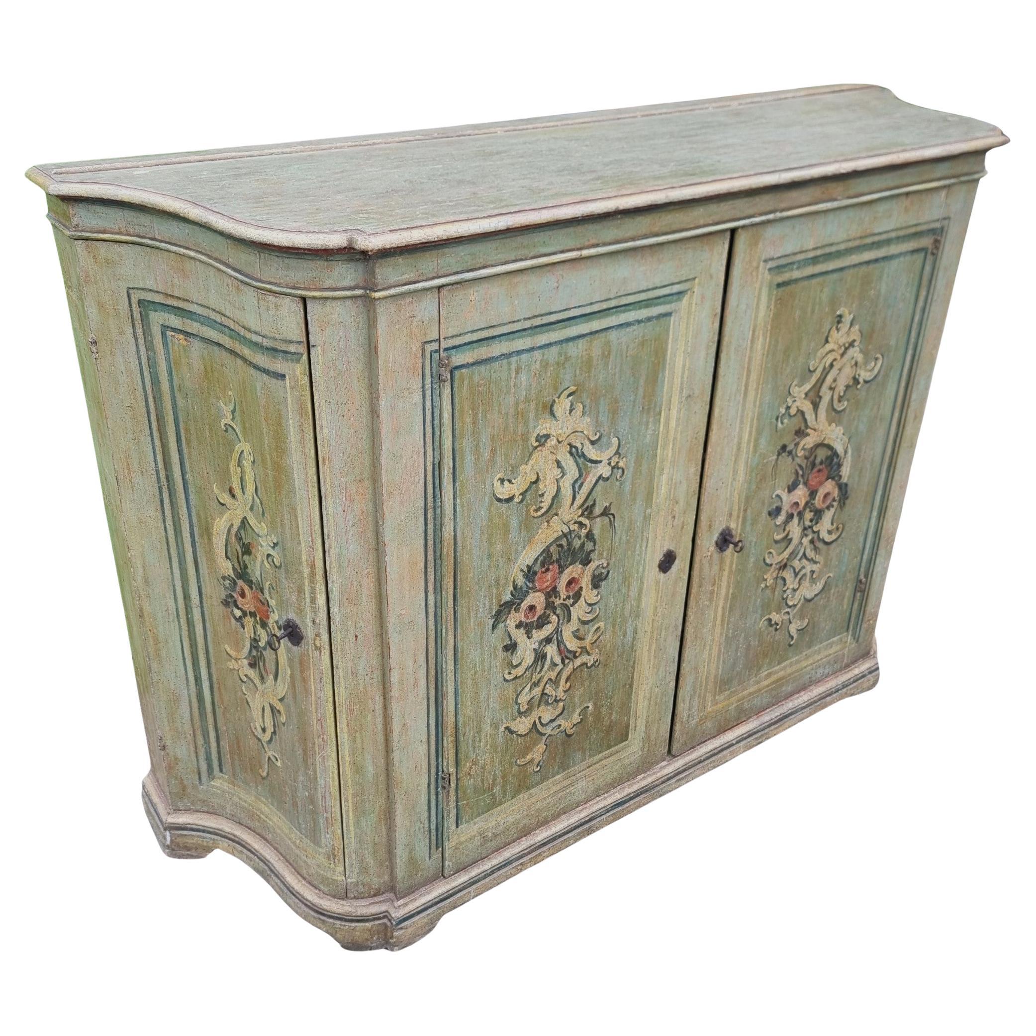 Credenza laccata veneziana del 700 – Un’eleganza senza tempo