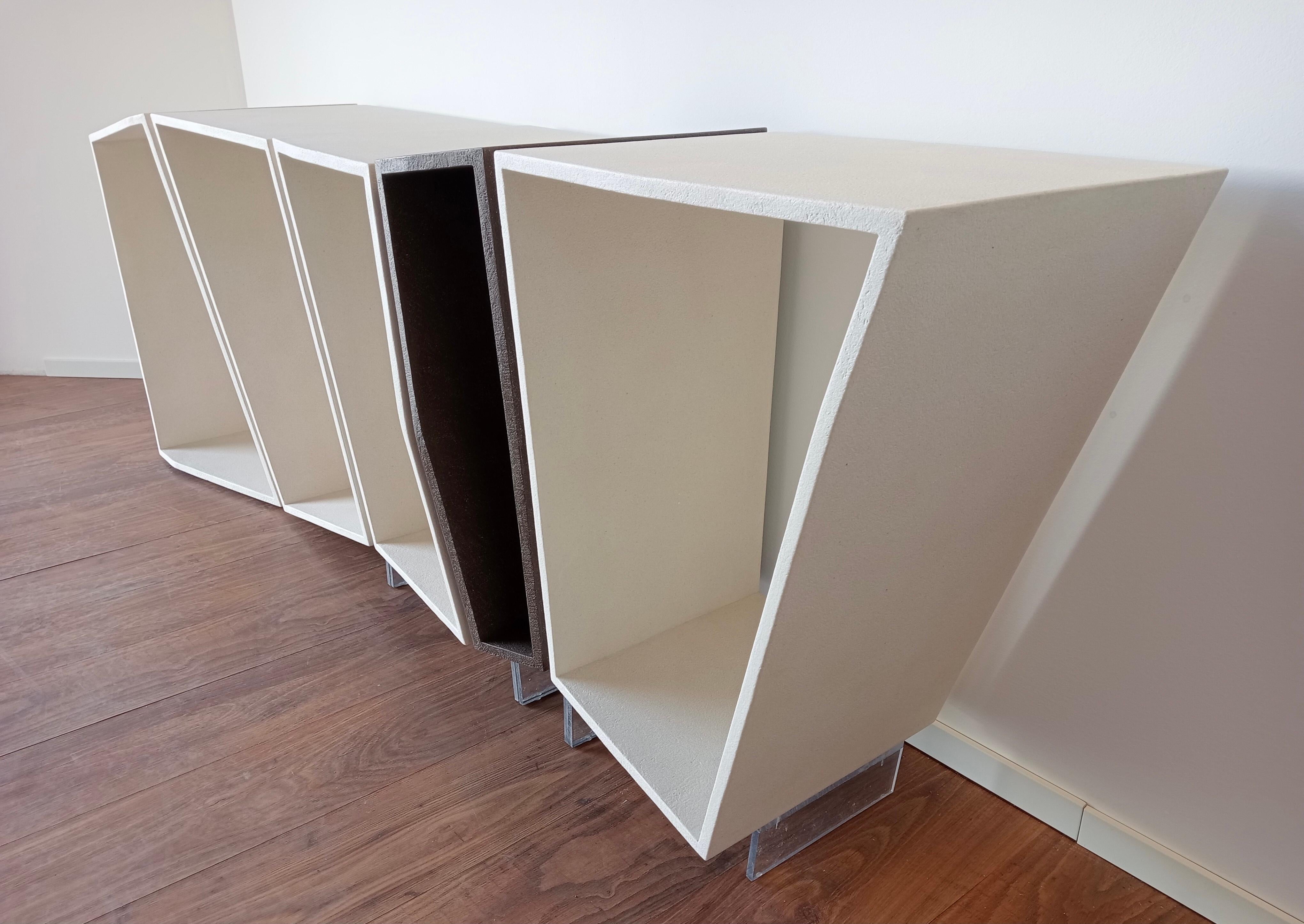 Aparador Mia Diseño italiano moderno Escultura de madera y resina hecha a mano en venta 2