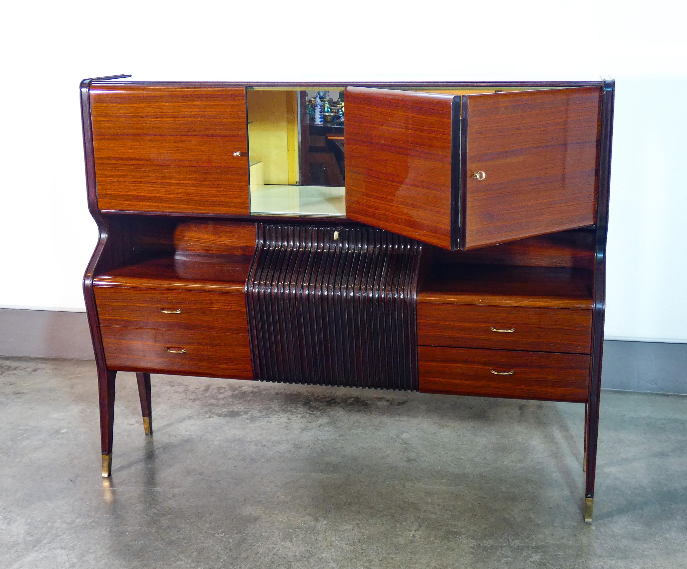 Bois Crédence, buffet de bar mobile, design Osvaldo BORSANI. Italia, 50 ans en vente