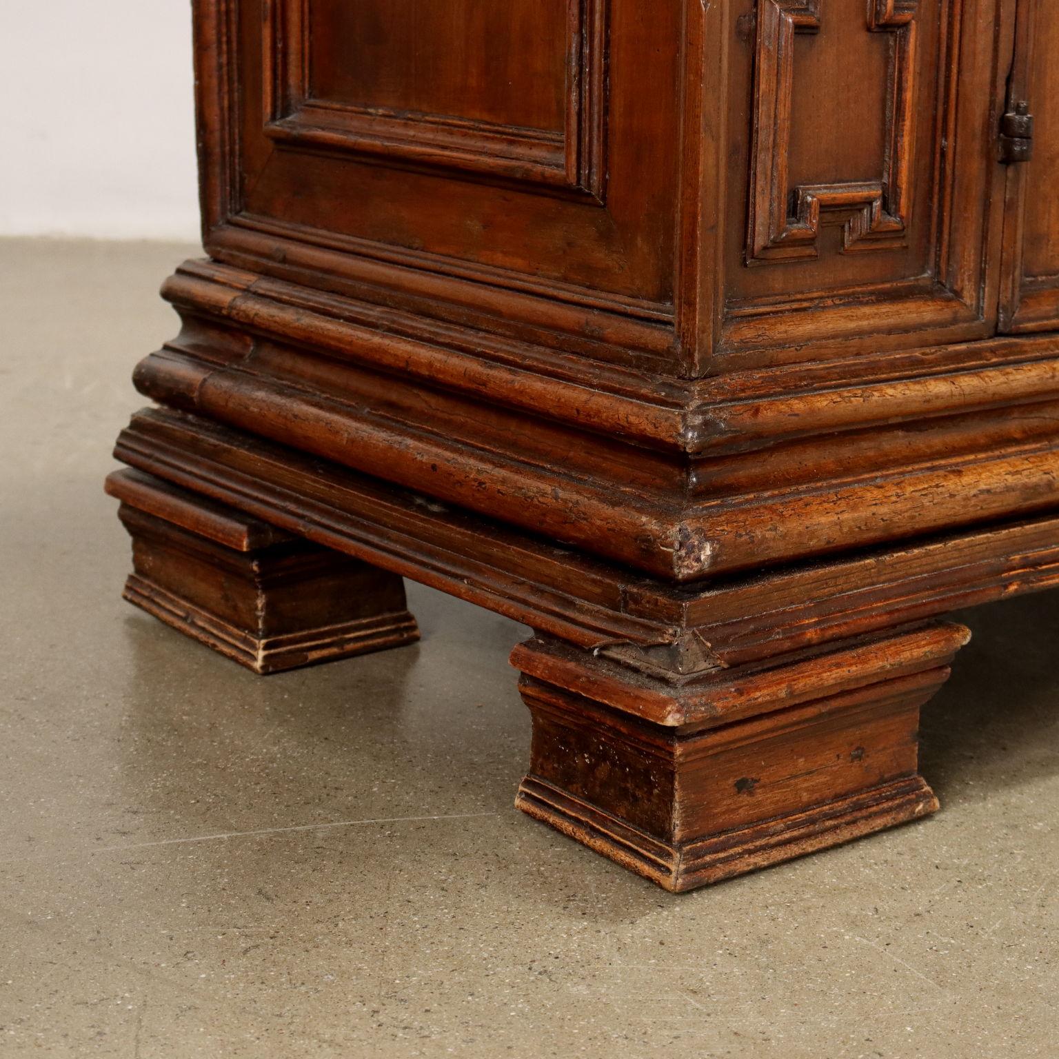 Italian Reggiana sideboard Late 17th century For Sale