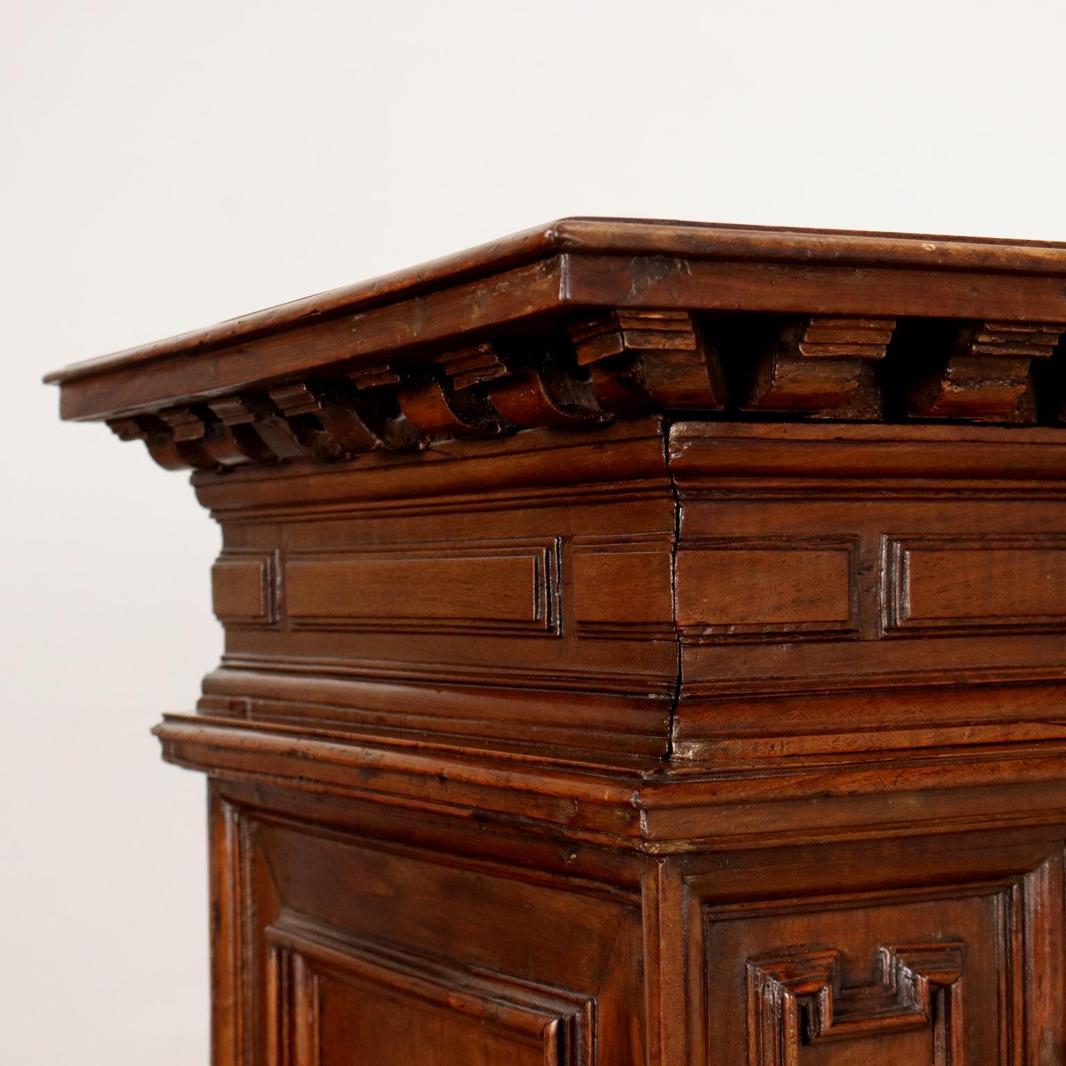 Reggiana sideboard Late 17th century In Fair Condition For Sale In Milano, IT