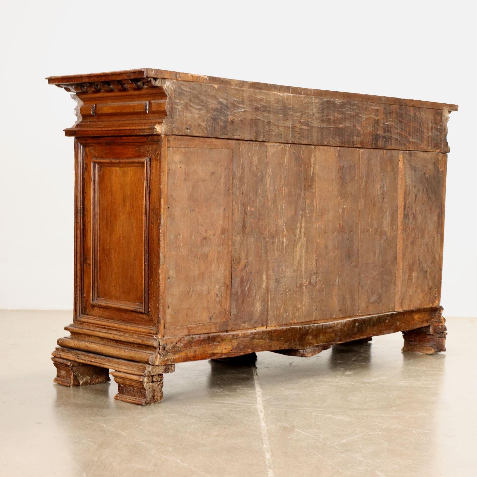 Reggiana sideboard Late 17th century For Sale 2