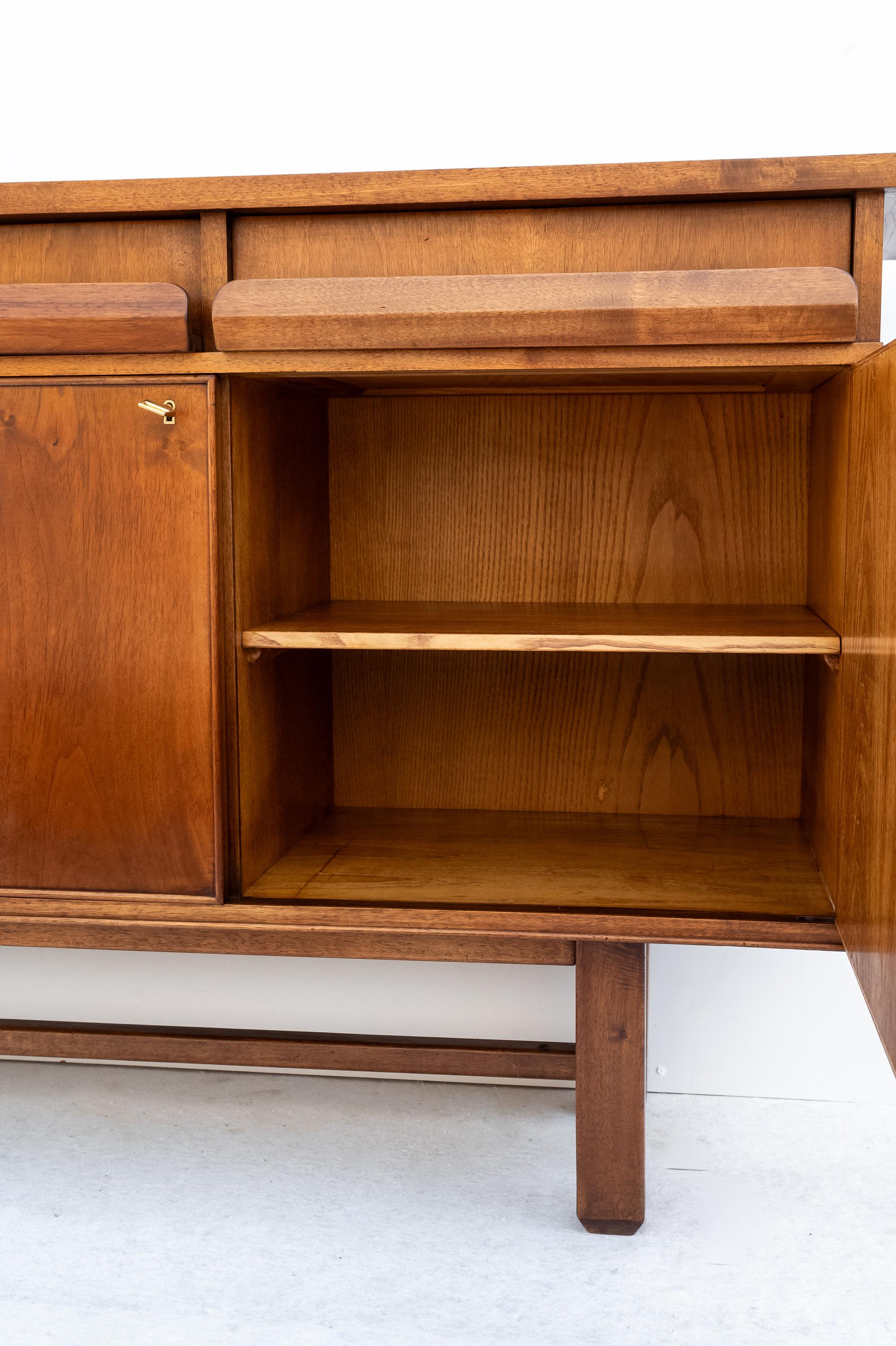 Wood Credenza Scandinava in teak con ante e cassetti, Anni '60 For Sale