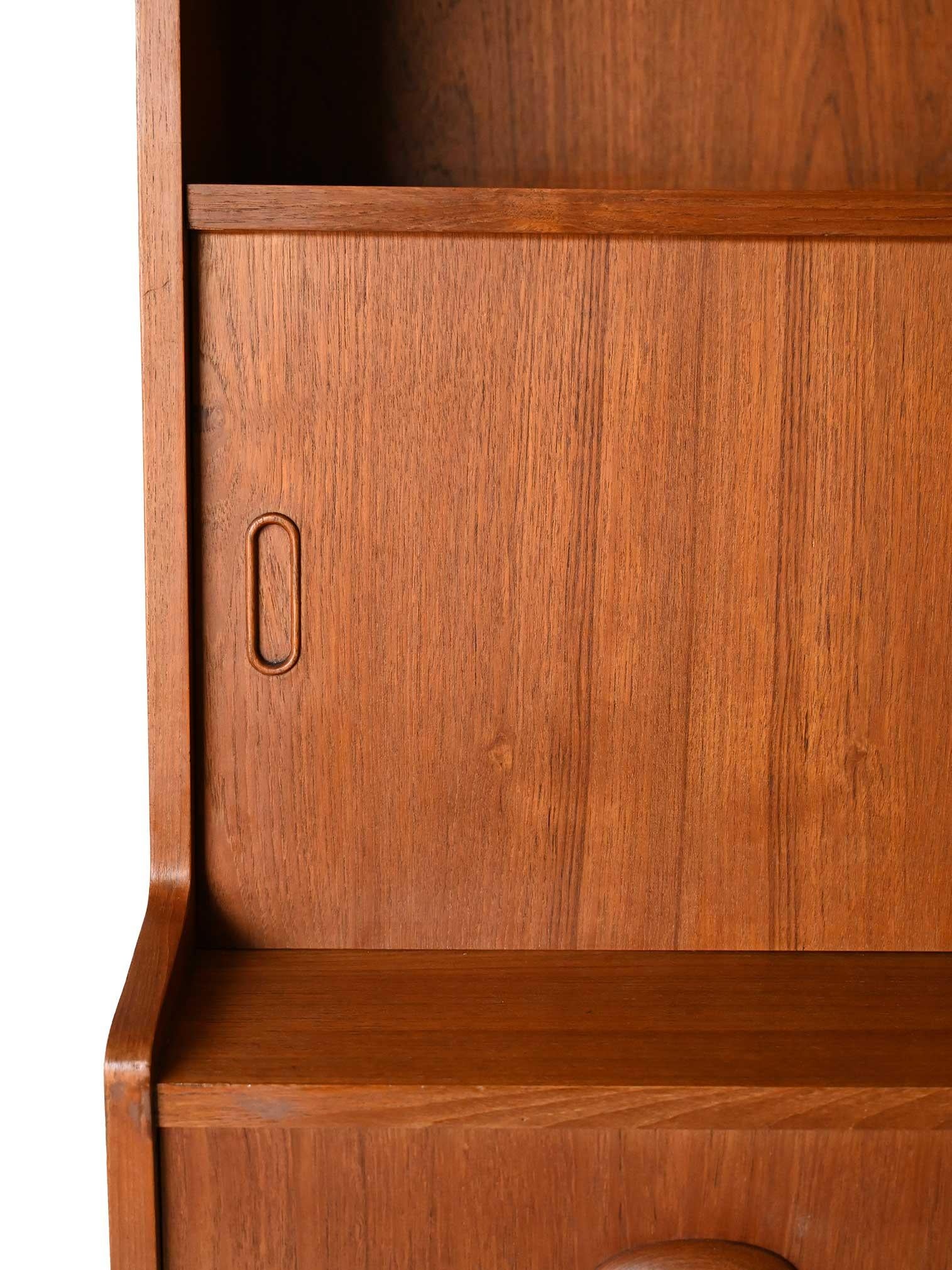Credenza scandinava vintage in teak con libreria en vente 1