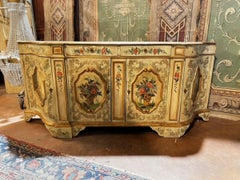 Credenza scantonata a 4 ante con decori floreali, italia
