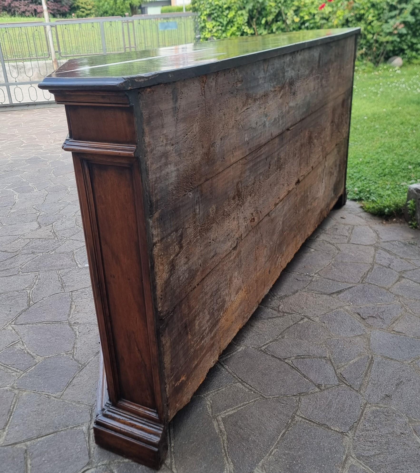 Credenza scantonata in noce del 700 Toscana en vente 4