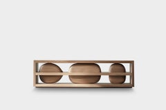 Credenza Sereno No35, mobile in legno con base scultorea di Joel Escalona