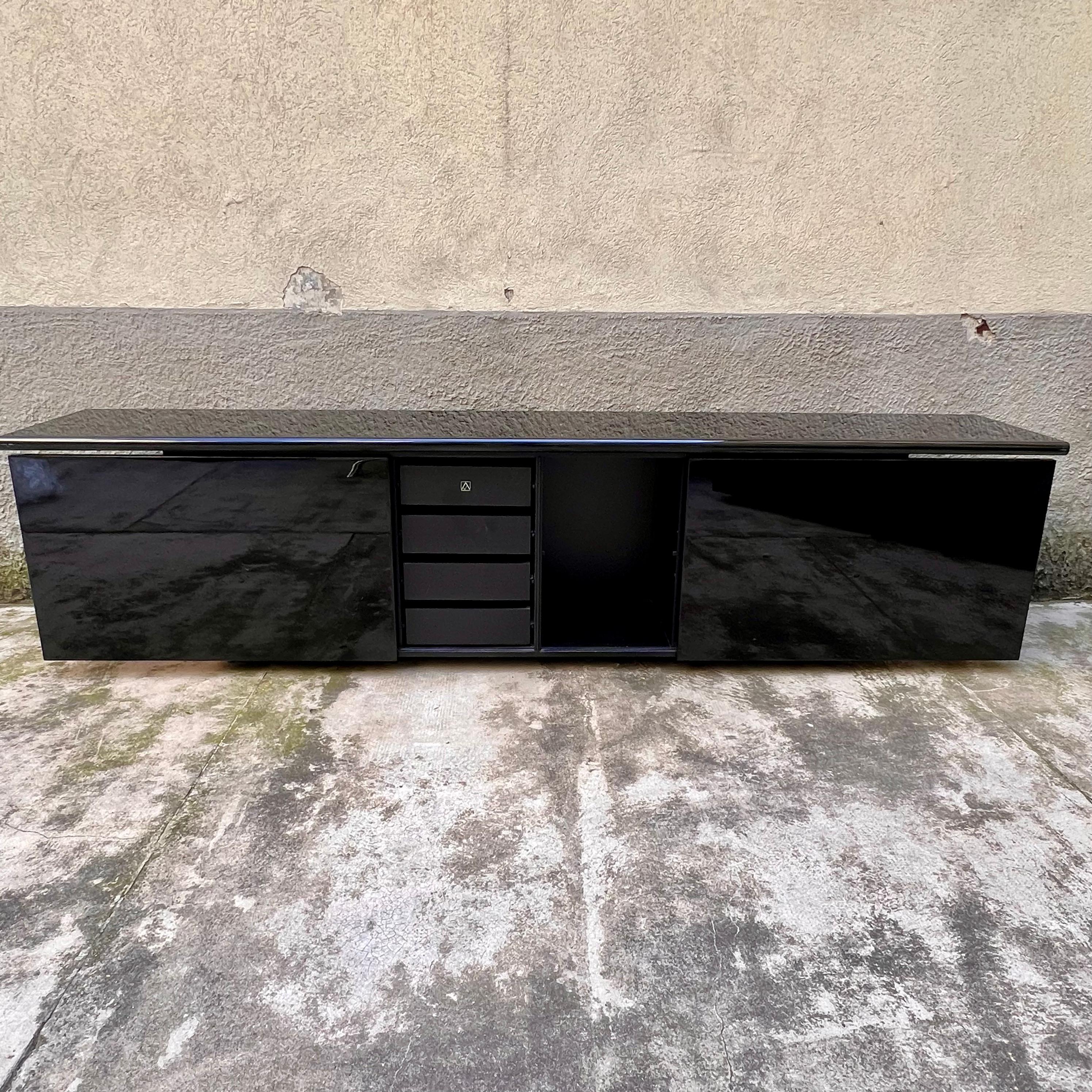 Credenza Sheraton Nera - Di Giotto Stoppino per Acerbis - Italia - Anni '80 In condizioni buone in vendita a Milano, IT