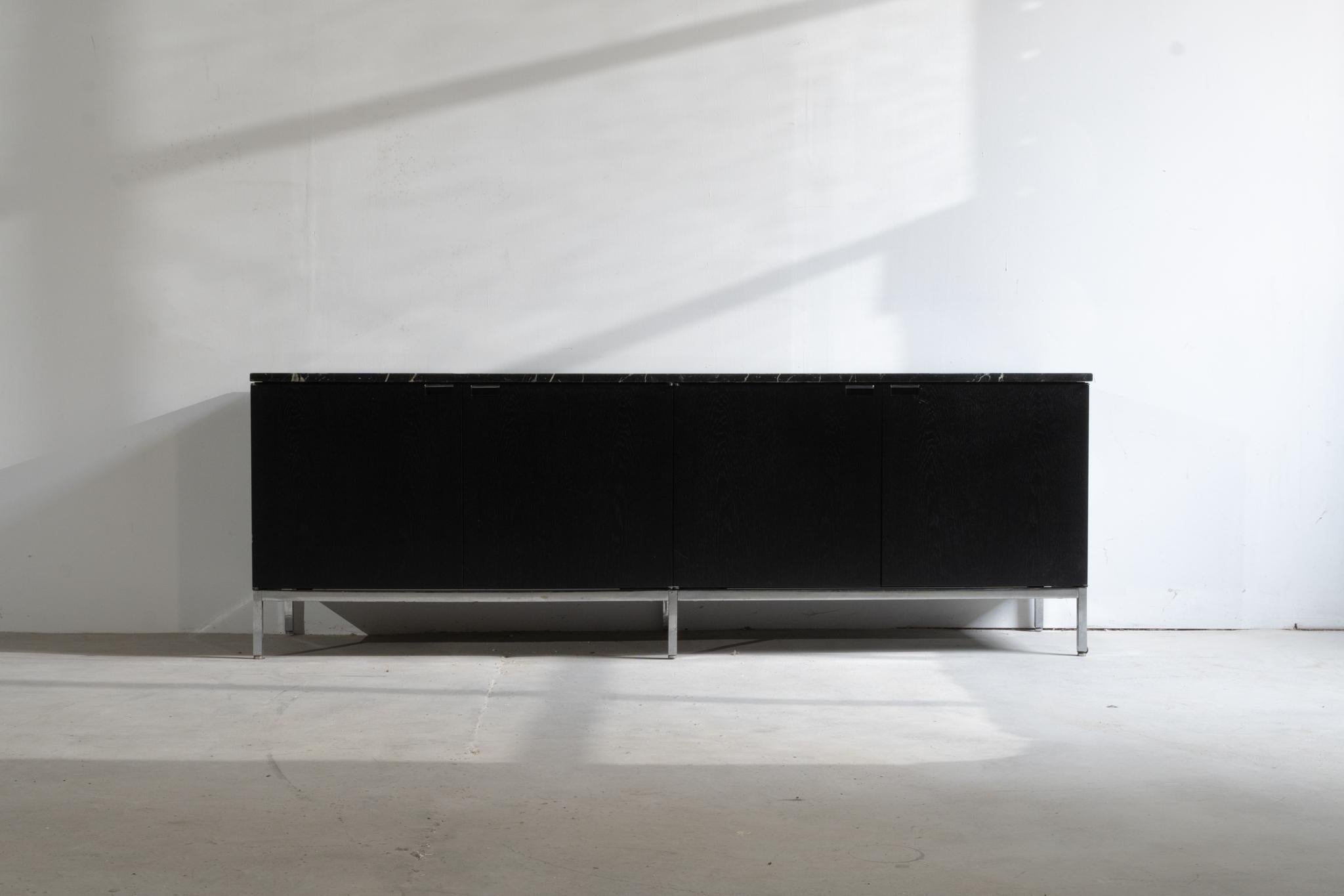 Credenza Aparador de Florence Knoll Tapa de Mármol Knoll International Nero Marqina en venta 1