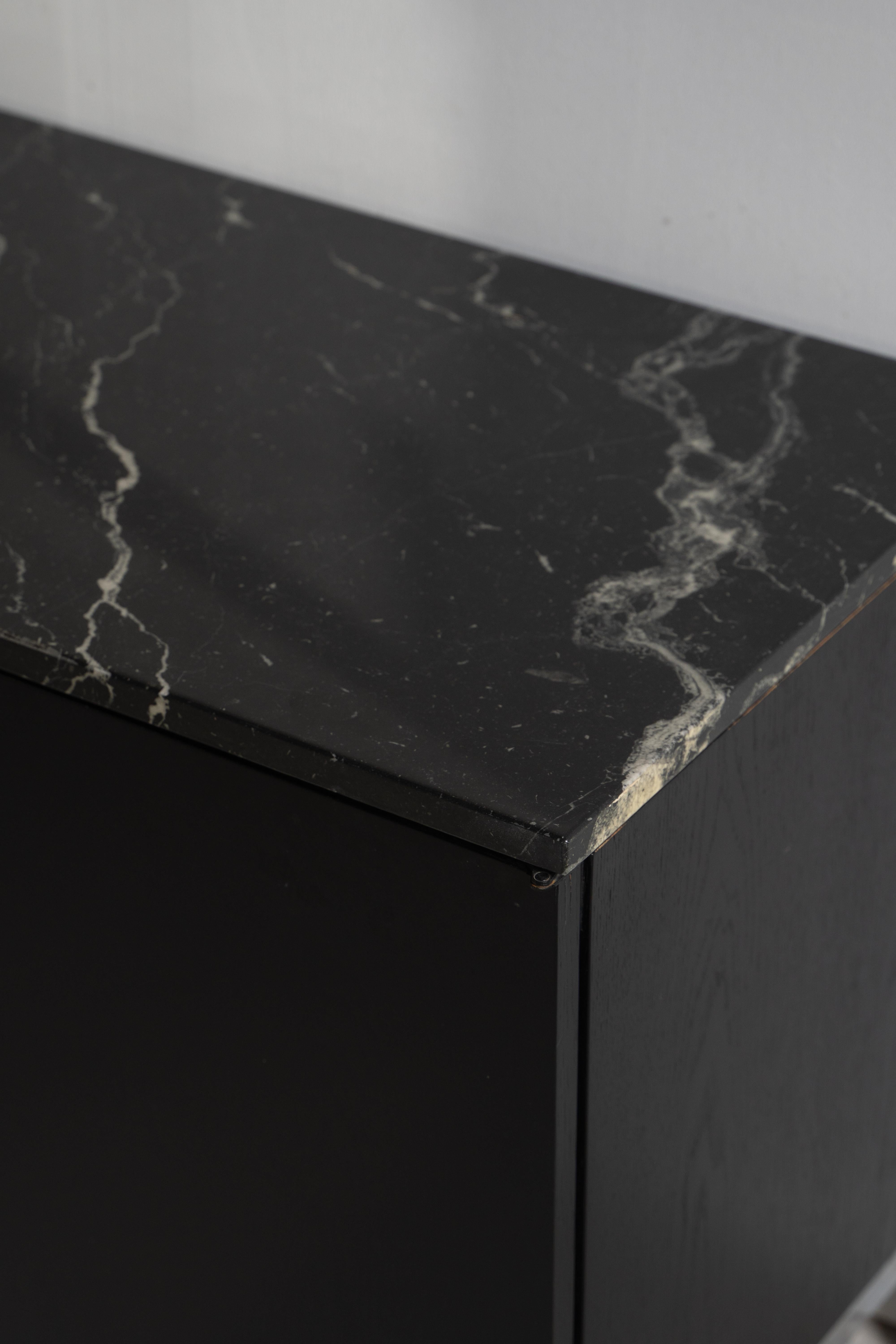 Credenza Aparador de Florence Knoll Tapa de Mármol Knoll International Nero Marqina en venta 2