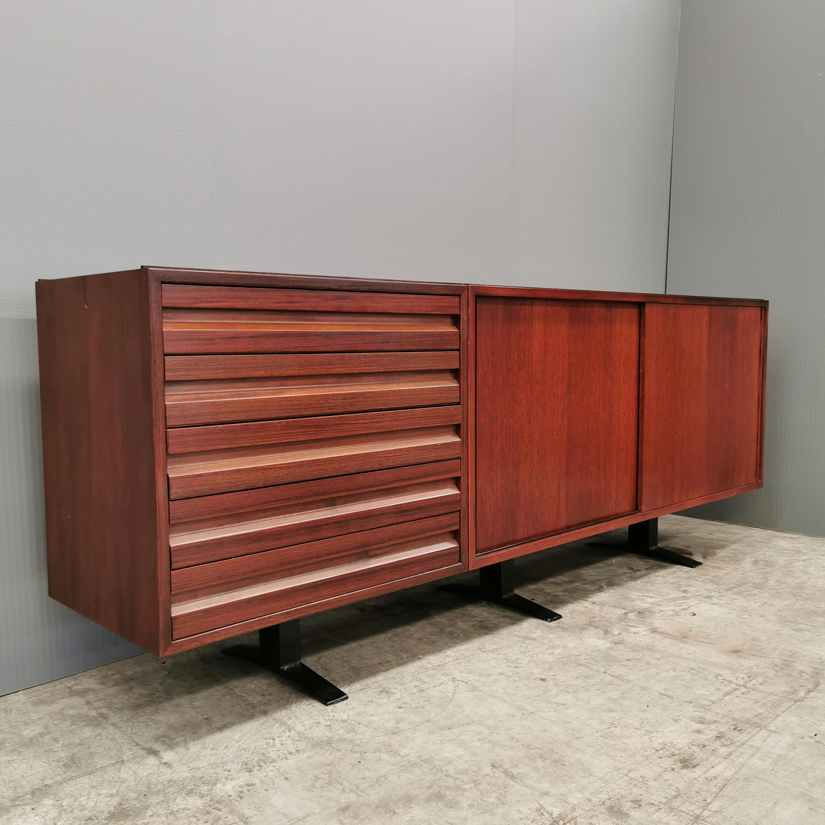Mid-Century Modern Sideboard SE3 sideboard Osvaldo Borsani for Tecno 1960's For Sale