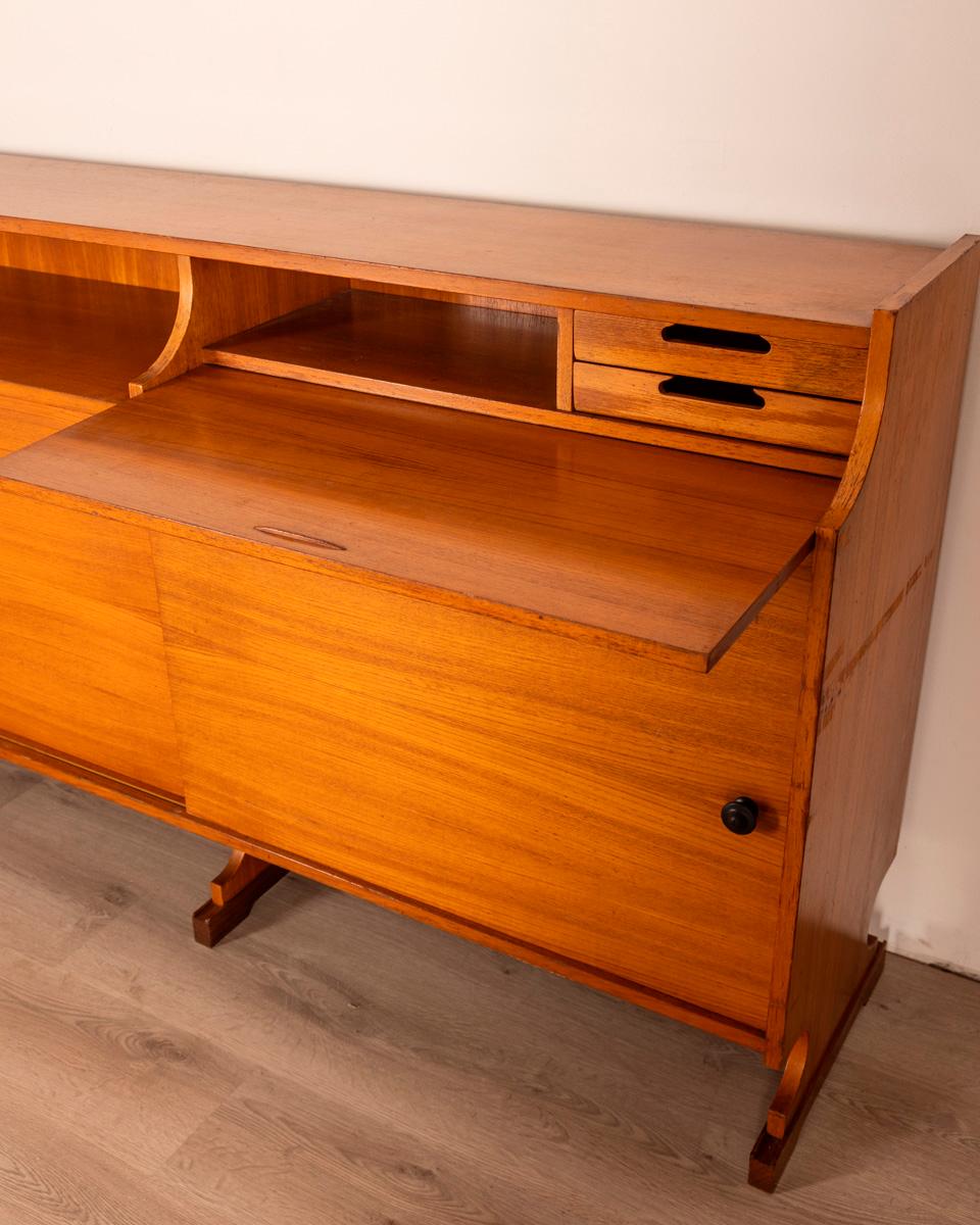 Mid-20th Century Credenza sideboard vintage anni 60 in legno design Italiano For Sale