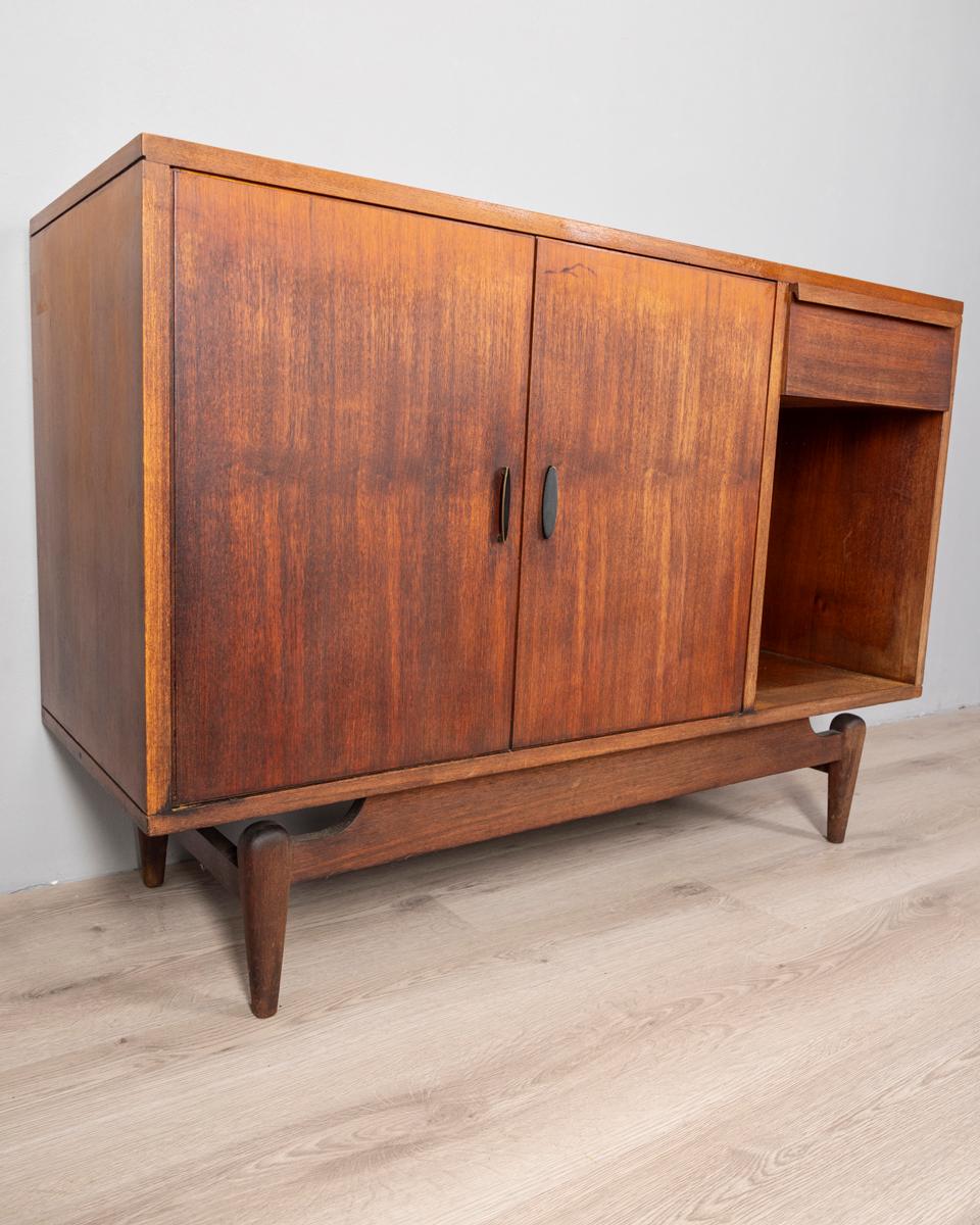 Italian design 1960s vintage wooden sideboard sideboard credenza For Sale 2