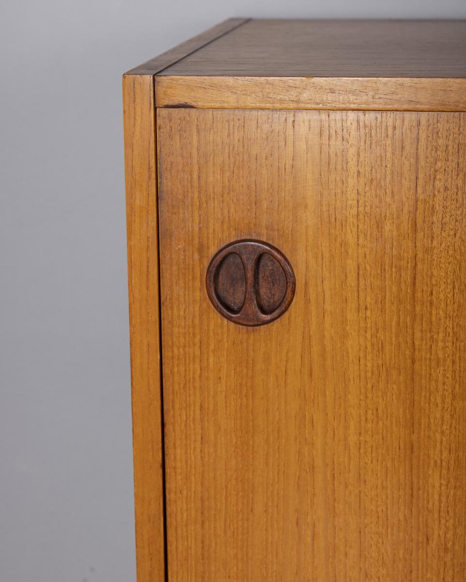 Italienisches Design 60er vintage Anrichte in Teakholz (Moderne der Mitte des Jahrhunderts) im Angebot