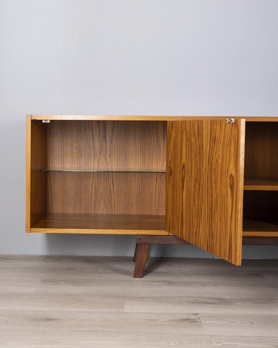 Italienisches Design 60er vintage Anrichte in Teakholz im Angebot 1