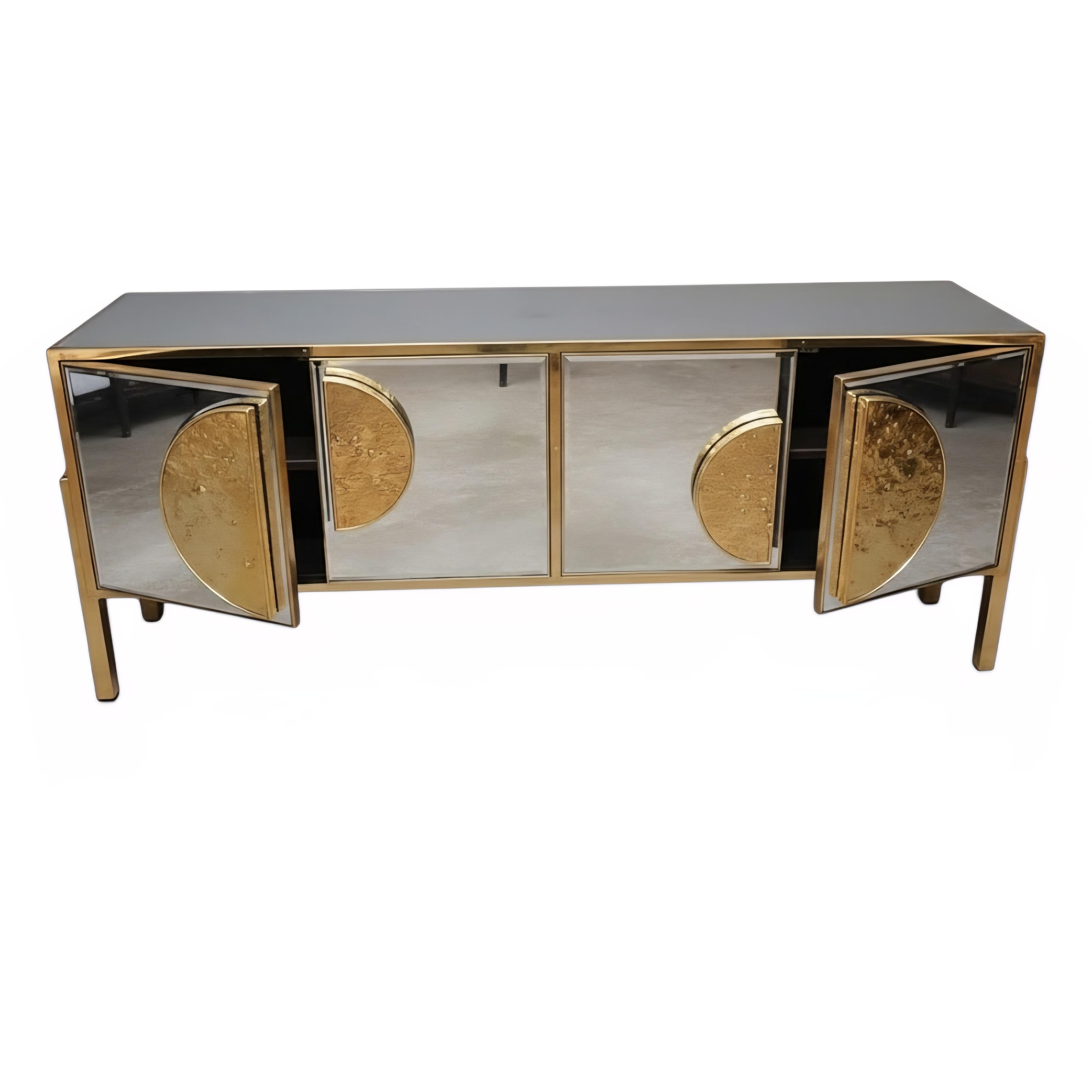Ottone Credenza specchio e maniglie in ottone sbalzato, design Justfurnituress in vendita