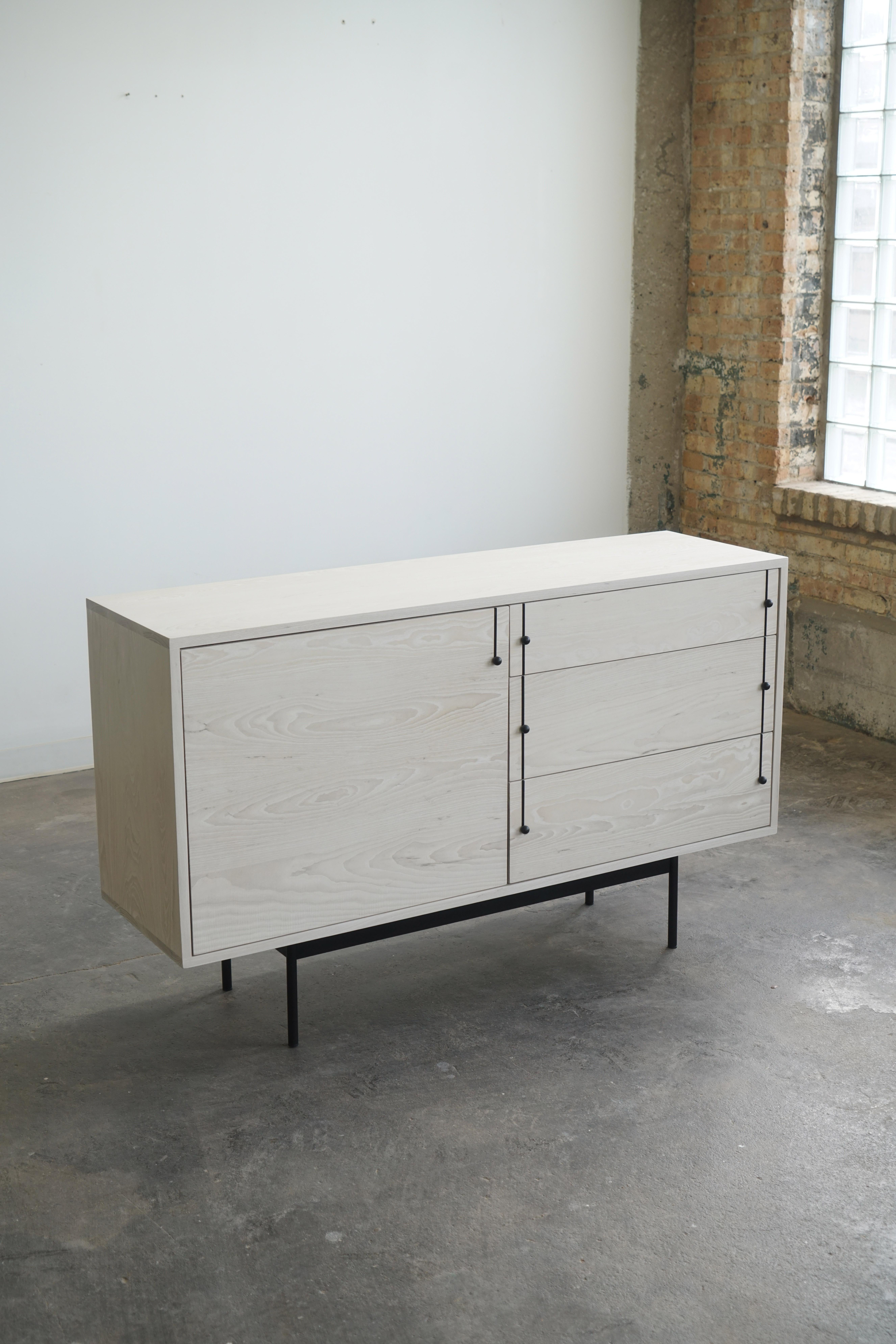 Moderne Meuble de rangement « Redenza Three Dry Bar » de Last Workshop en frêne blanchi en vente