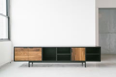""Credenza Two" in Nussbaum / schwarzer Esche von Last Workshop