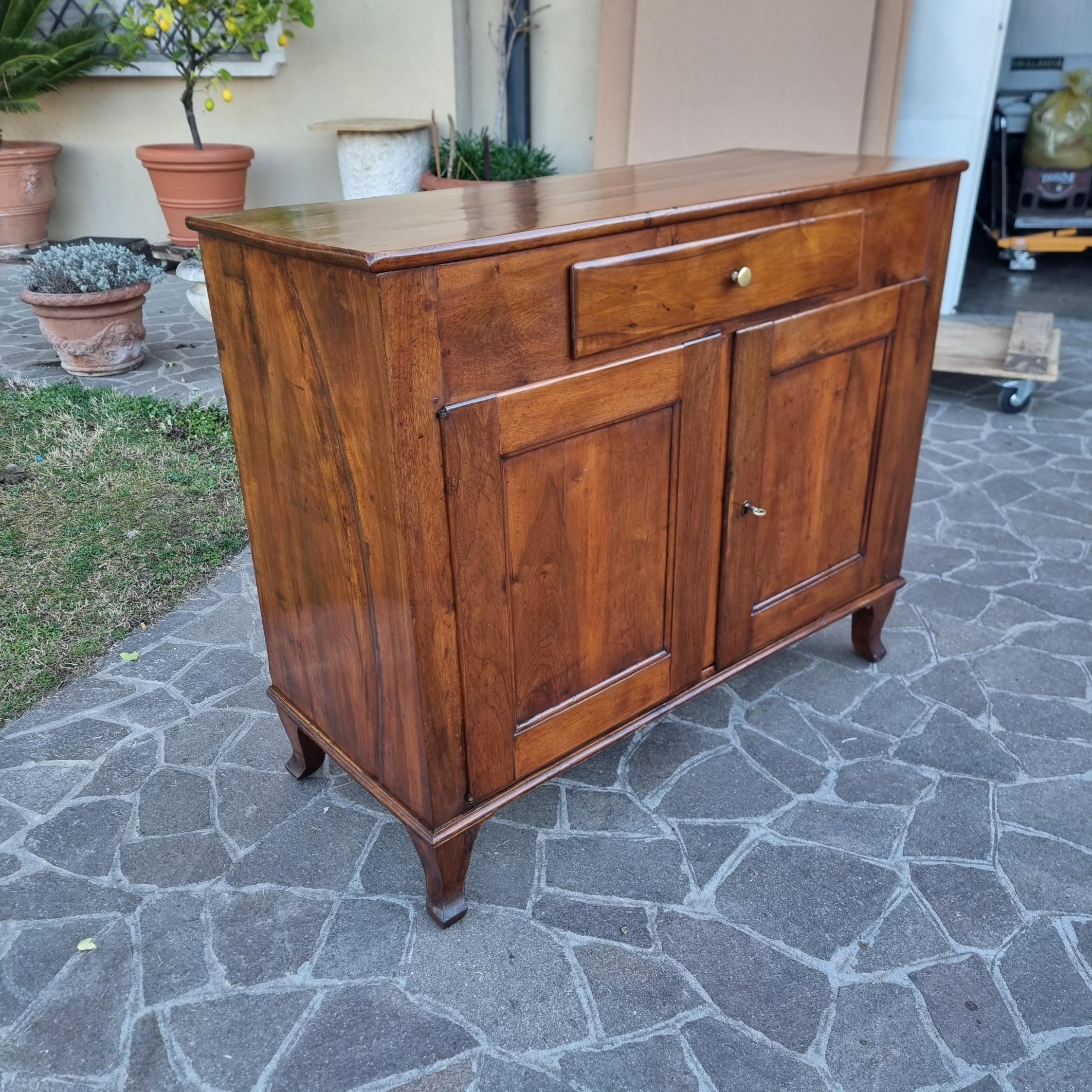 Buffet en noyer de Vénétie de la fin du XVIIIe siècle en vente 7