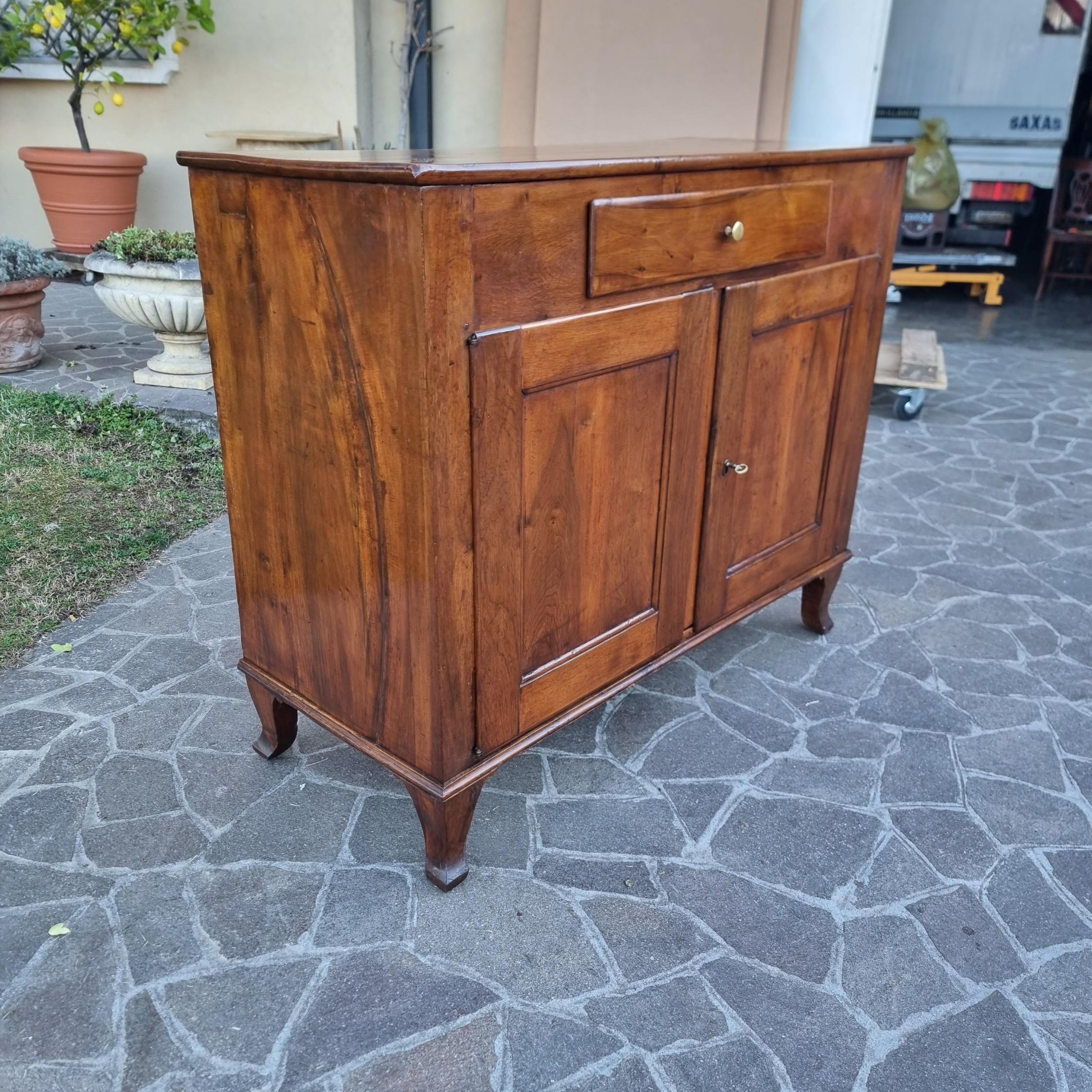 Buffet en noyer de Vénétie de la fin du XVIIIe siècle en vente 10
