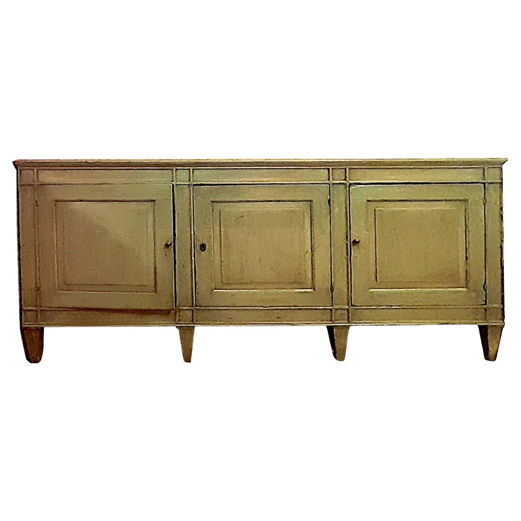 Venetian Louis XVI sideboard from the late 1700s with three doors lacquered in tempera