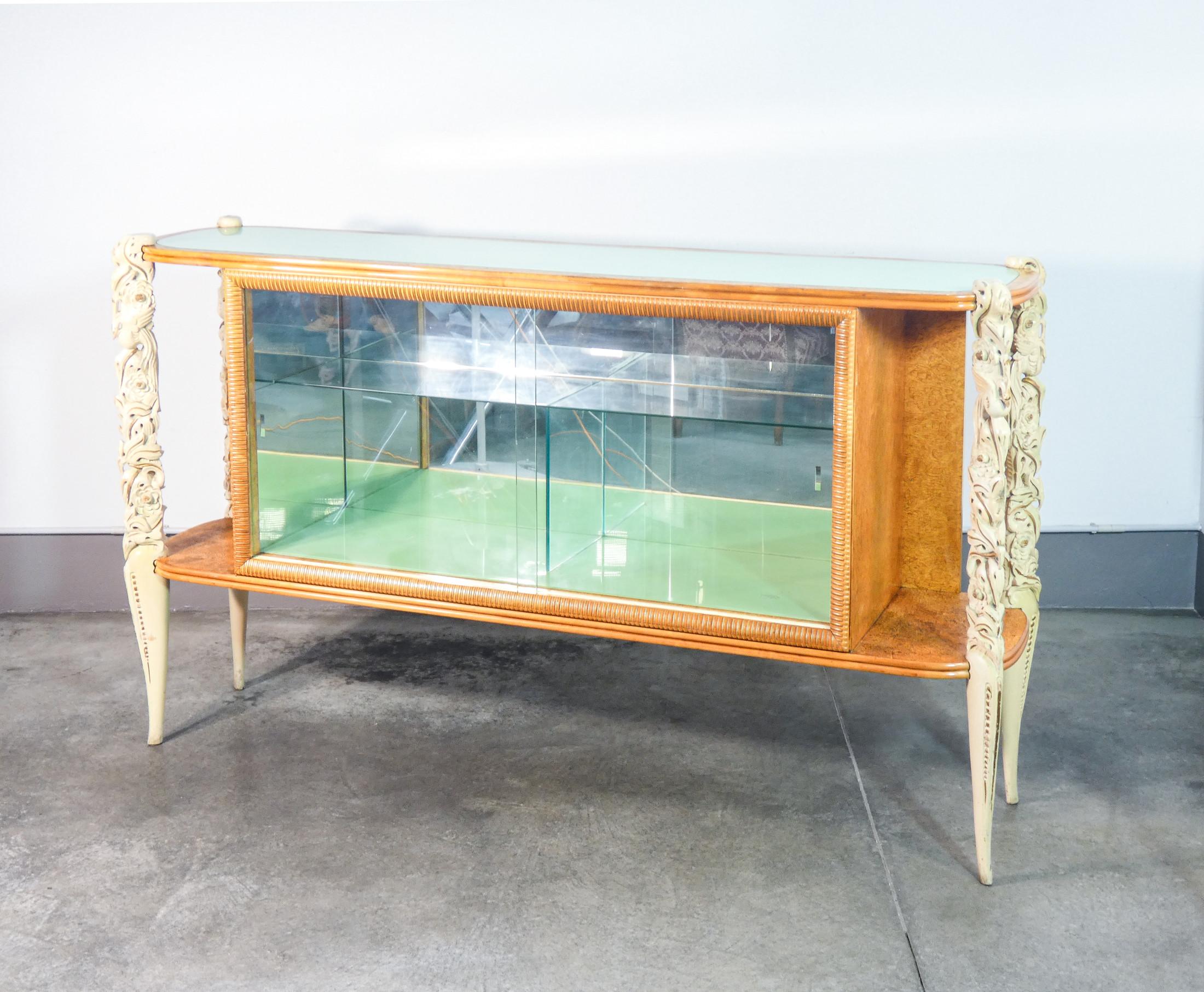 Italian Buffet, vitrine LA PERMANENTE MOBILI CANTÙ, pieds en bois sculpté. 1940s en vente