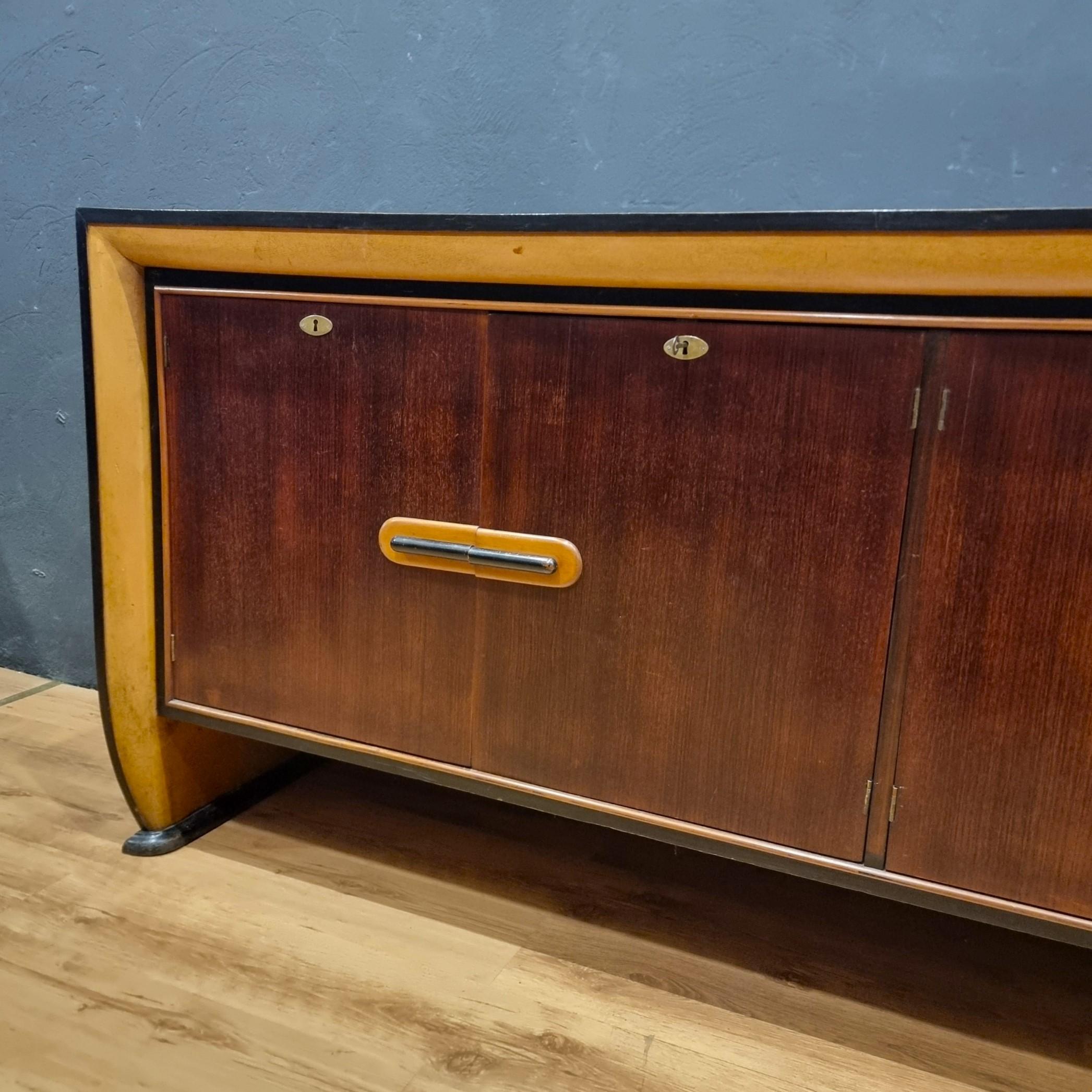 Vintage-Anrichte aus den 1940er/50er Jahren, Osvaldo Borsani zugeschrieben (Holz) im Angebot