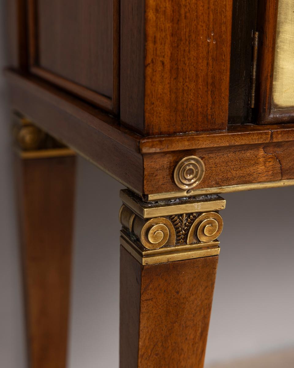 Buffet vintage des années 1940 en bois avec bas-reliefs en laiton et marbre Design italien en vente 8