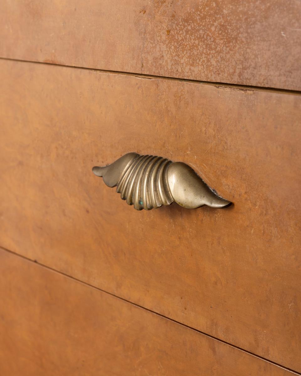Credenza vintage anni 40 in legno e vetro design Art Decò Italiano (Art déco) im Angebot