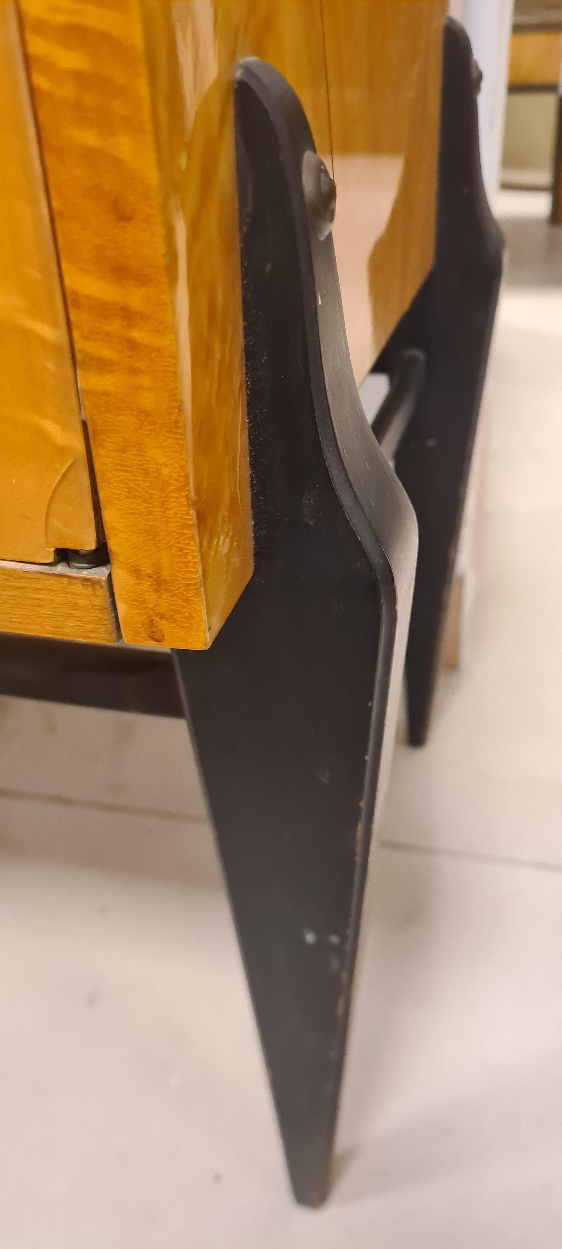 Buffet vintage des années 1950 avec décorations 1