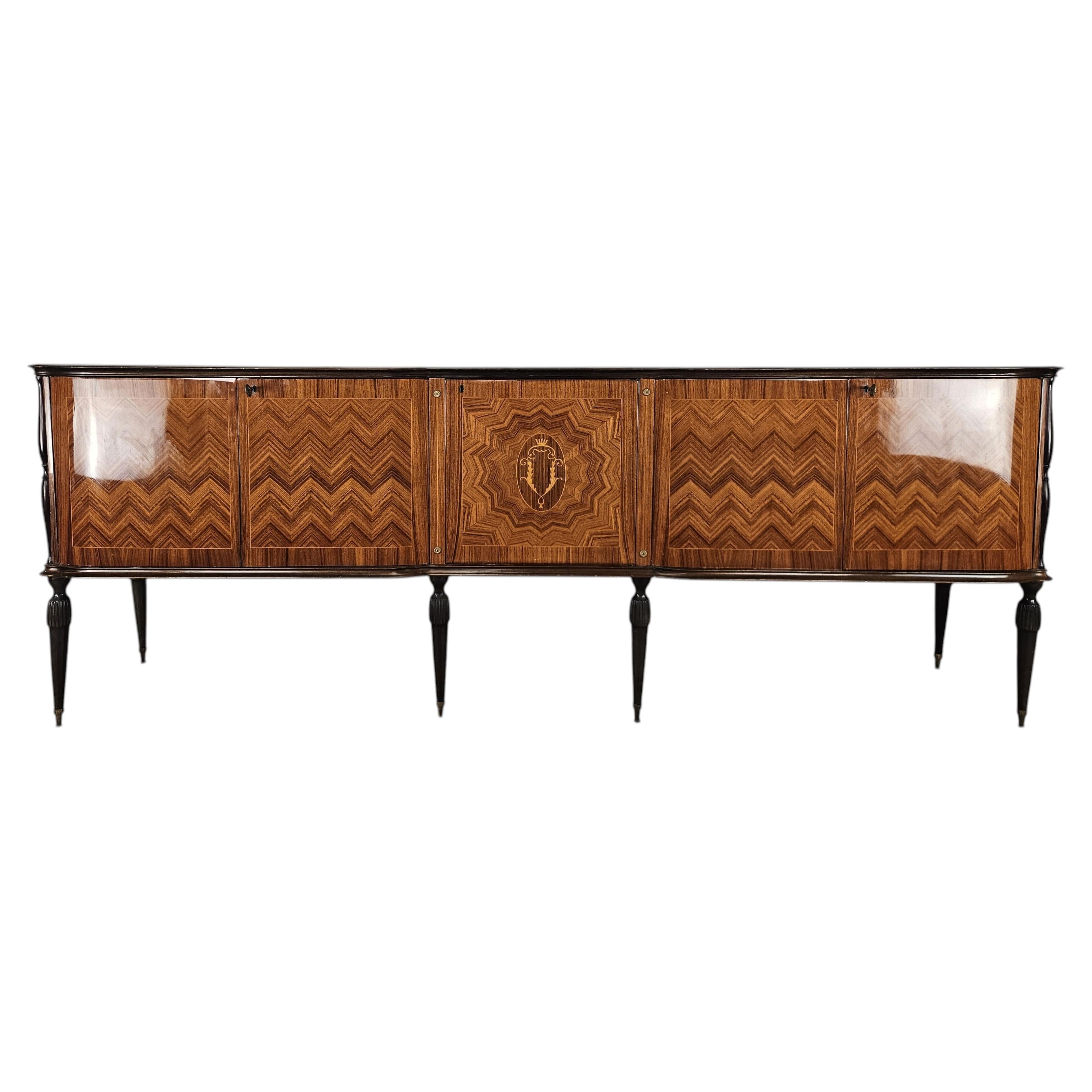 Vintage-Sideboard aus den 60er Jahren aus Nussbaumholz mit Glasplatte