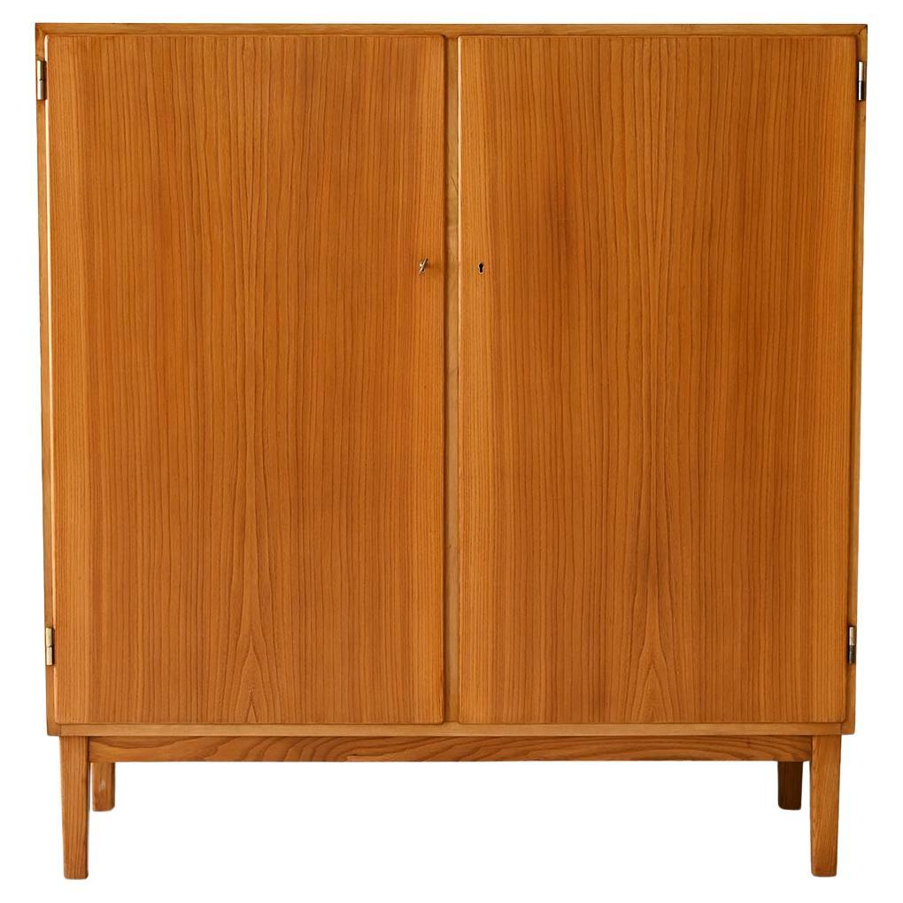 Aparador vintage con puertas batientes