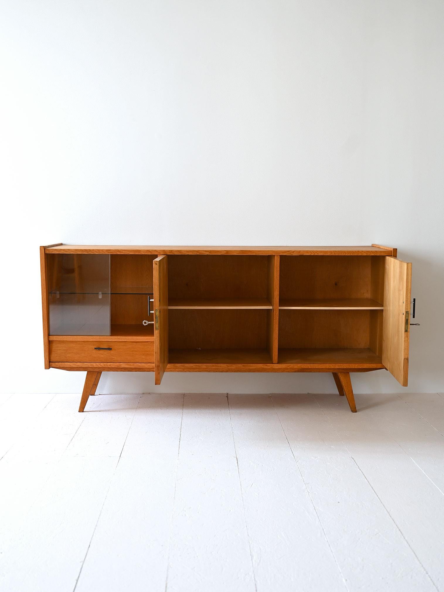 Scandinavo moderno Credenza vintage con vetrinetta