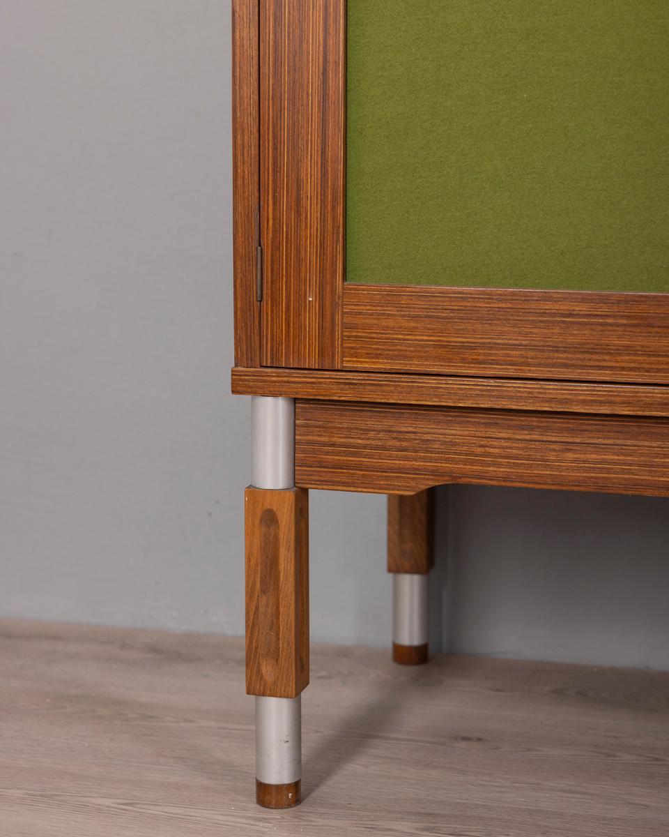 Credenza vintage in legno con vano bar, anni '60, design Italiano en venta 7