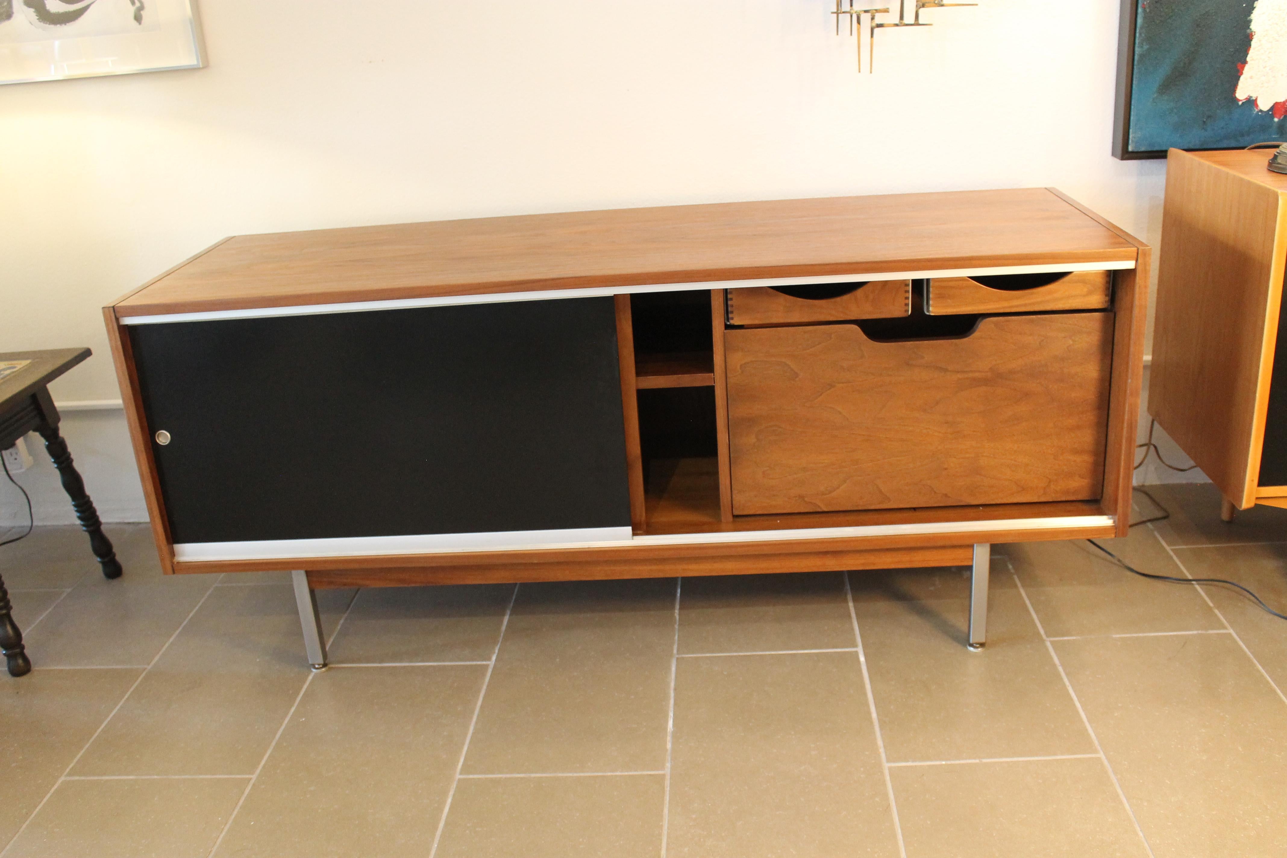 Mid-Century Modern Credenza in the Style of George Nelson With Black and Grey Sliders